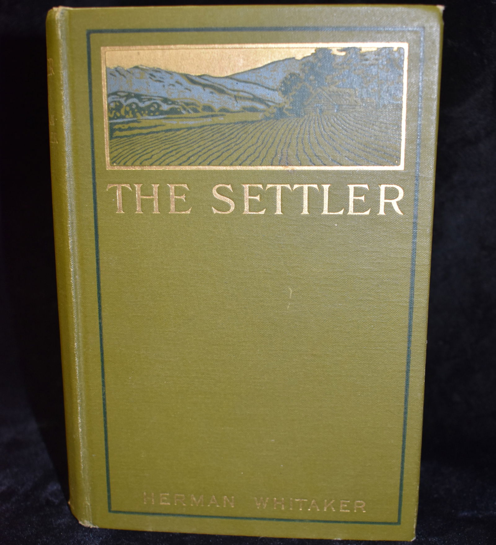 1906 1st Edition - The Settler by Herman Whitaker: The Settler by Whitaker, Herman. Published by Harpers, 1906. 1st Edition. Publishers original green cloth hardback in very good condition. Corners have a little shelf wear. Internally nice with minor