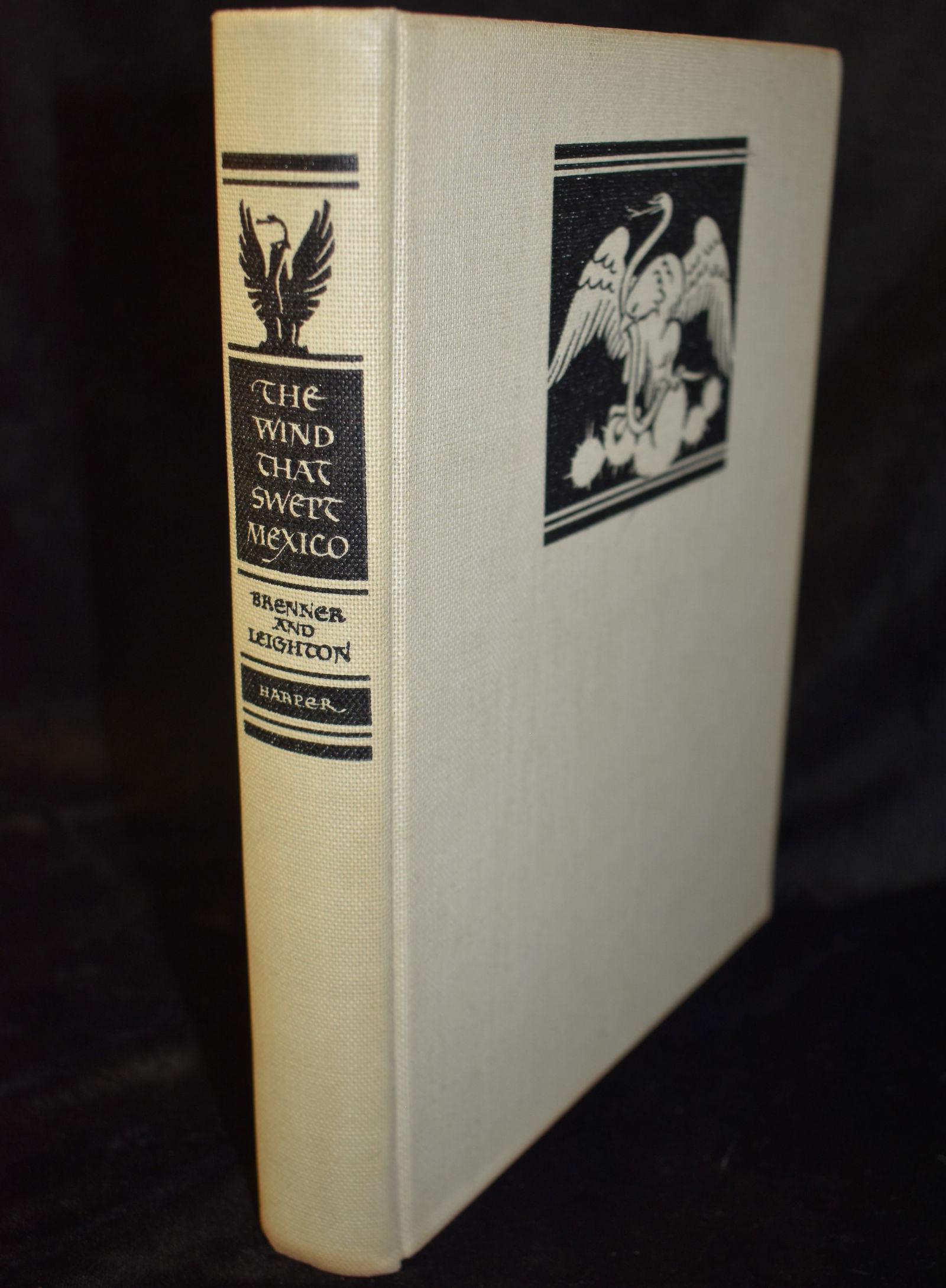 1953 The Wind that Swept Mexico: The History of the Mexican Revolution 1st Ed: The Wind that Swept Mexico: The History of the Mexican Revolution, 1910-1942 by Anita Brenner. Published by Harper & Brothers, 1943. 1st Edition. Very good plus condition hardback with its dust cover.