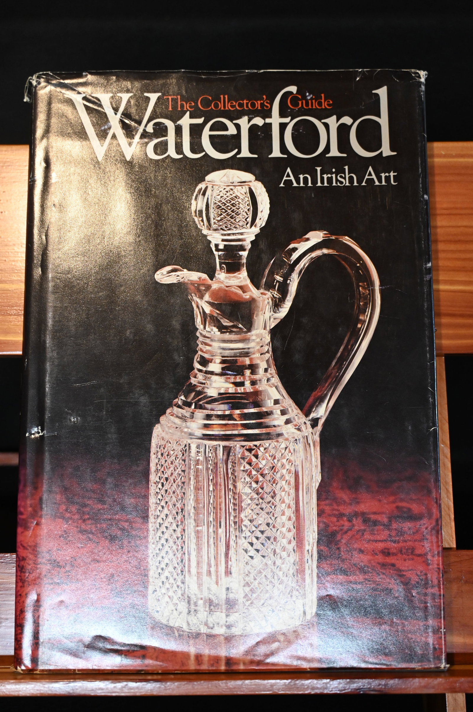 Collector's Guide to Waterford Irish Art: Hardcover. Condition: Very Good Condition. Dust Jacket Condition: Good Dust Jacket. First Edition, First Printing.