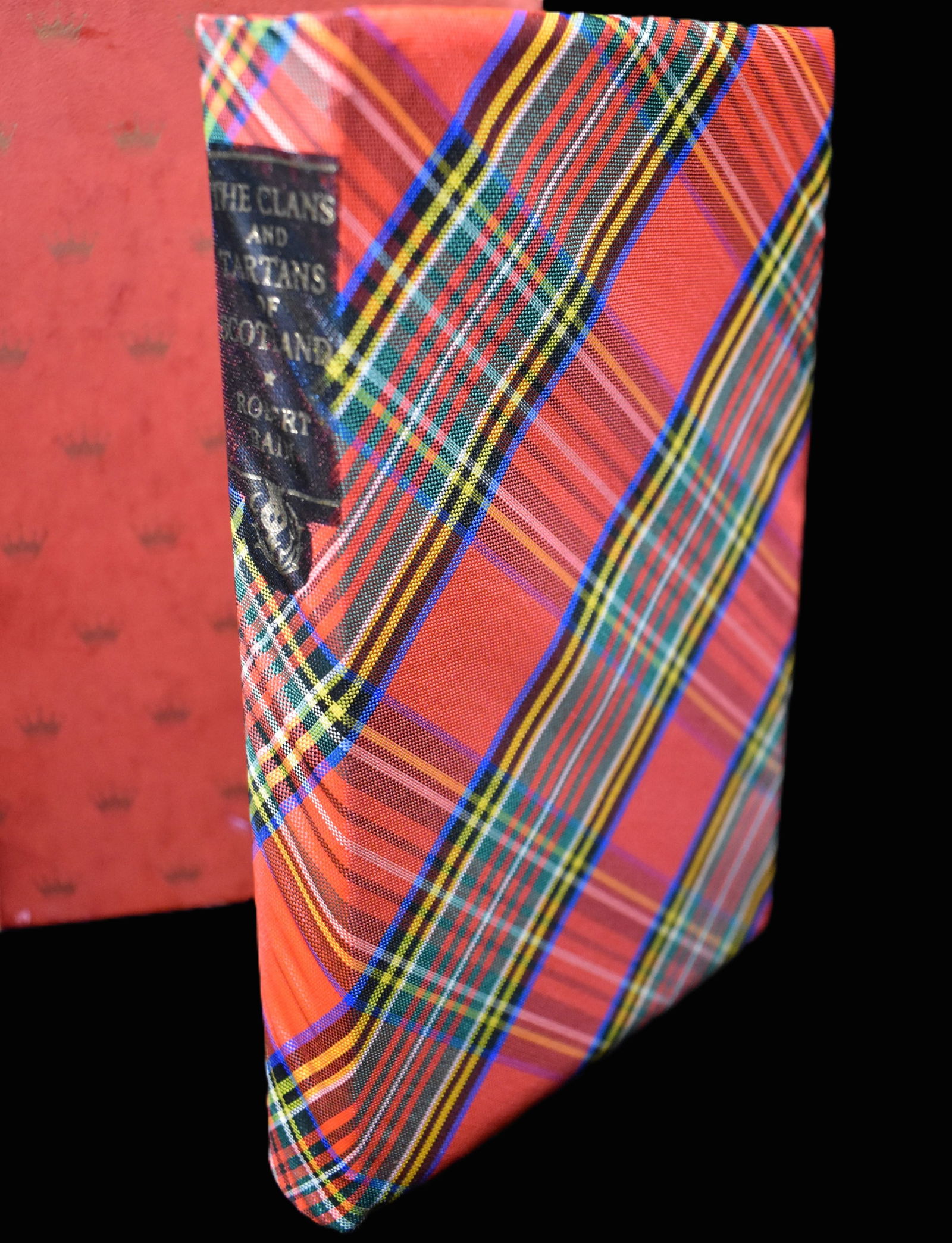 Robert Bain's the Clans and Tartans of Scotland - 1970 Decorative Hardback in Slip Case: Robert Bain's the Clans and Tartans of Scotland by Macdougall, Margaret O. Published by Collins, London & Glasgow, 1970. Fine or near fine condtion decorative hardback w/ slip case. From the late Larr