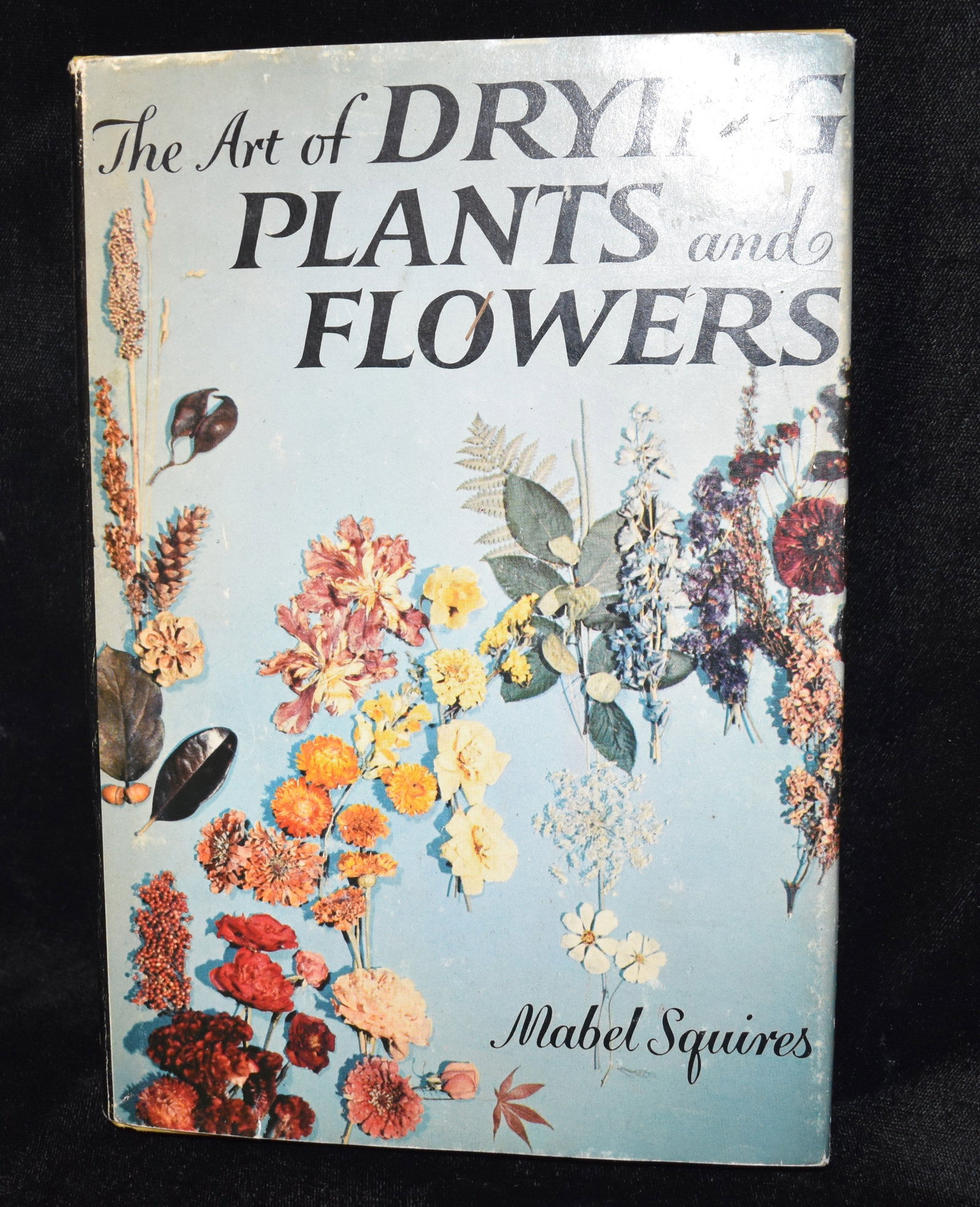 1958 The Art of Drying Plants and Flowers: The Art of Drying Plants and Flowers by Squires, M.. Published by Bonanza Books, 1958. Excellent condition hardback with dust cover.