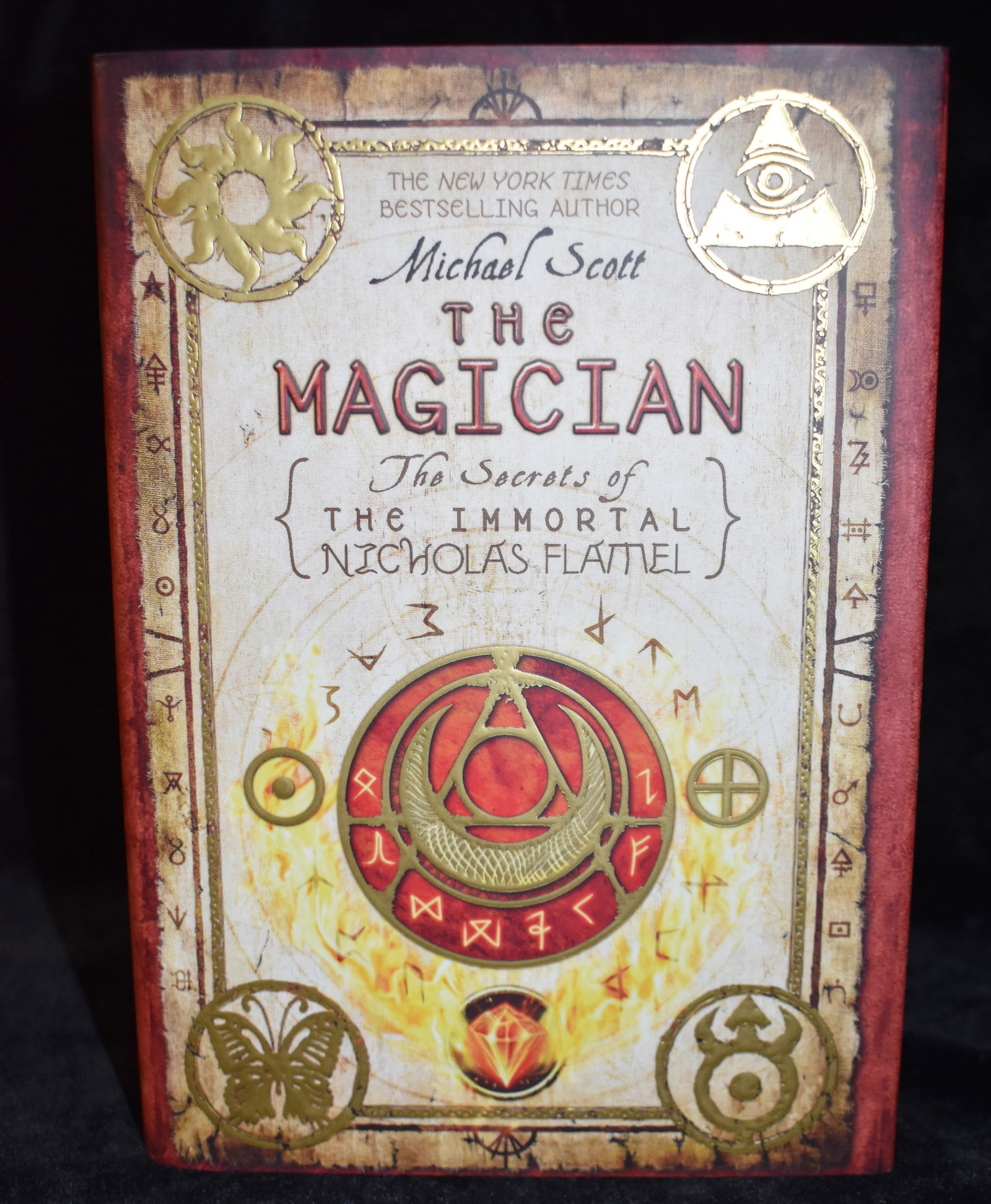 1st Edition The Magician by Michael Scott - 2008 Hardback: The Magician by Scott, Michael. Published by Delecorte, 2008. 1st edition. Excellent condition hardback w/ dust cover.