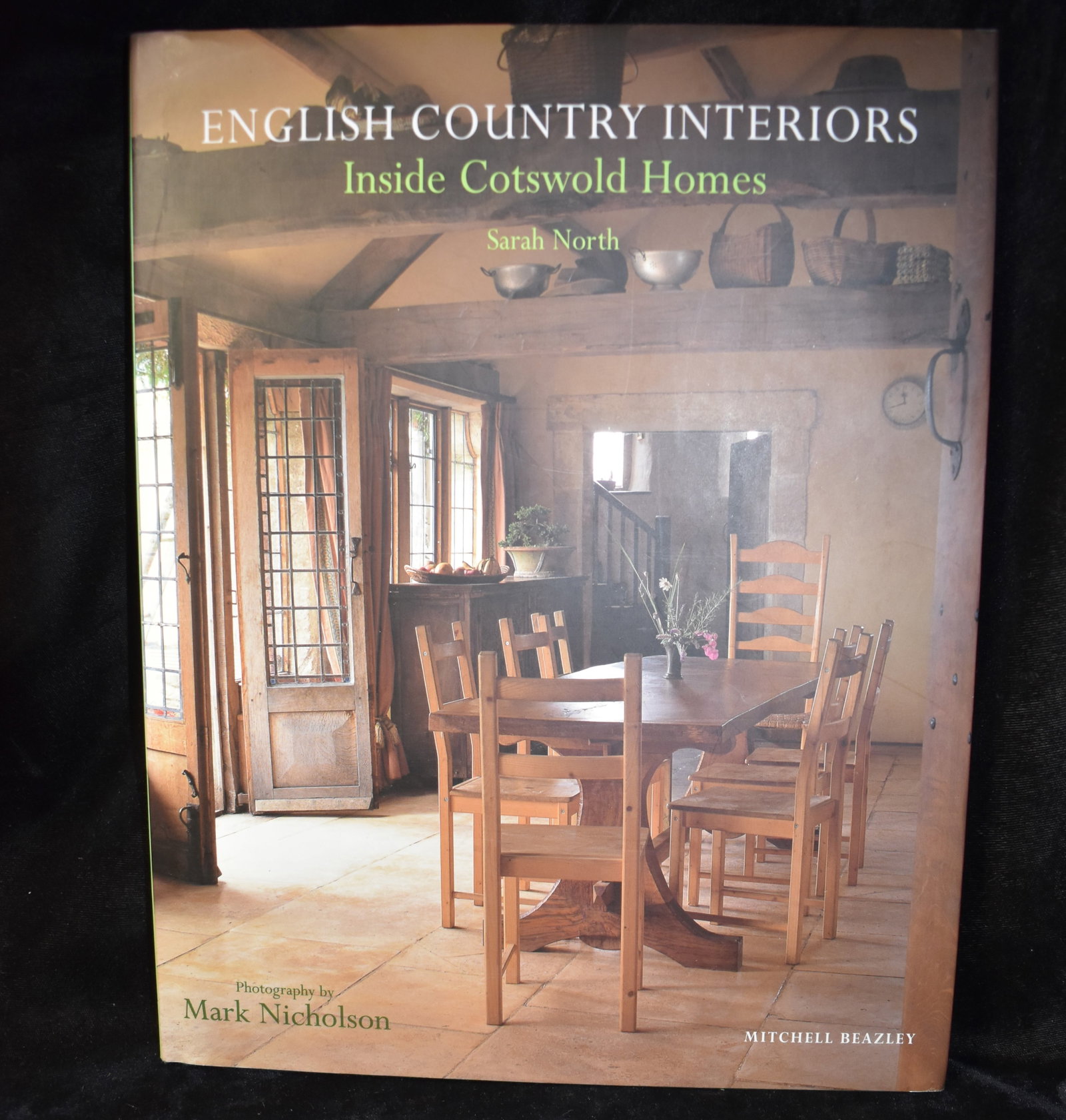 English Country Interiors: Inside Cotswold Homes by Sarah North - 2004 Hardback: English Country Interiors: Inside Cotswold Homes by North, Sarah. Published by Mitchell Beazley, 2004. Excellent conditon hardback w/ dust cover.