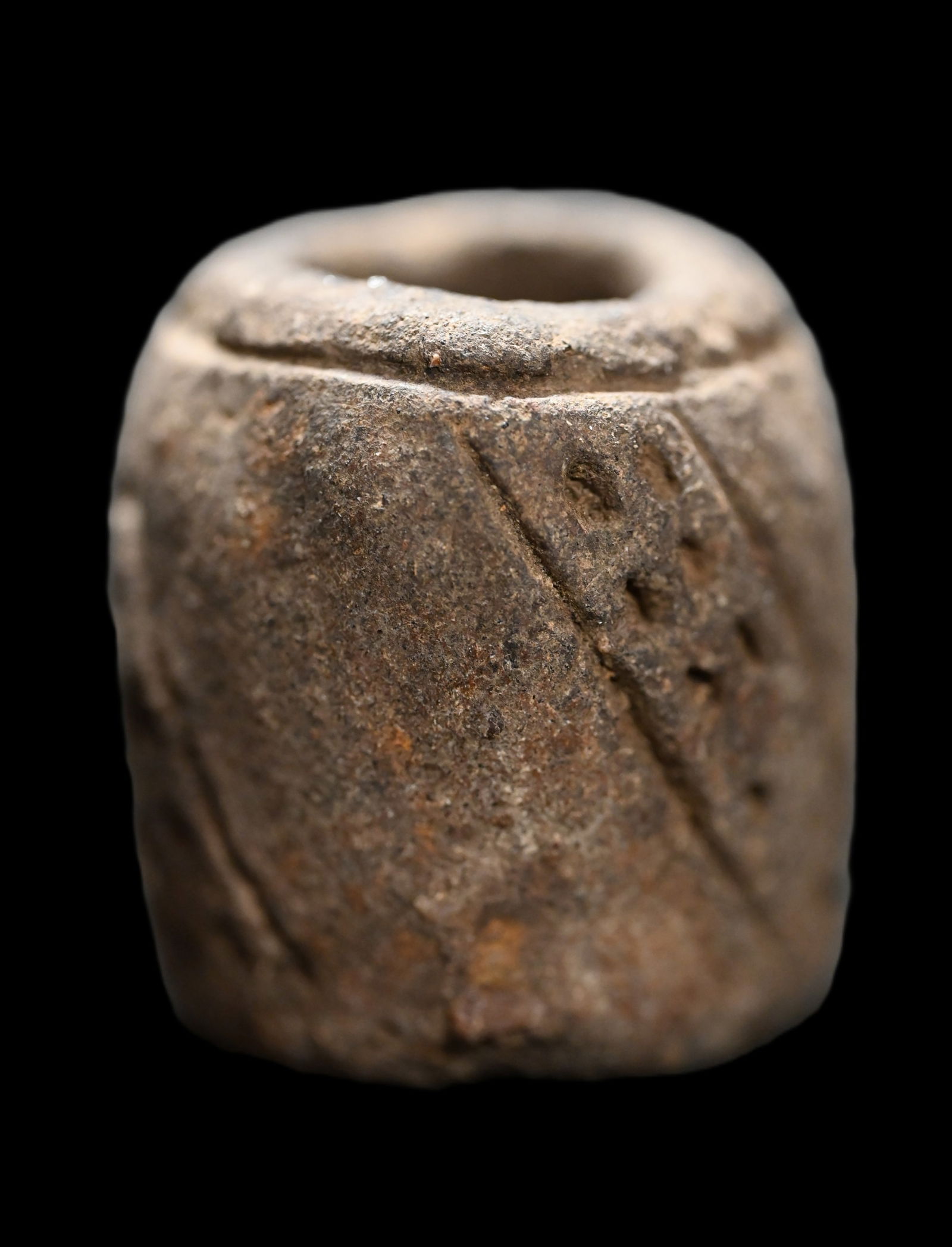 1 9/16" Miniature Pre-Columbian Pottery Vessel: 1 9/16" Miniature Pre-Columbian Pottery Vessel. Also called a poison pot. 1 9/16" Tall x 1 7/16" wide.