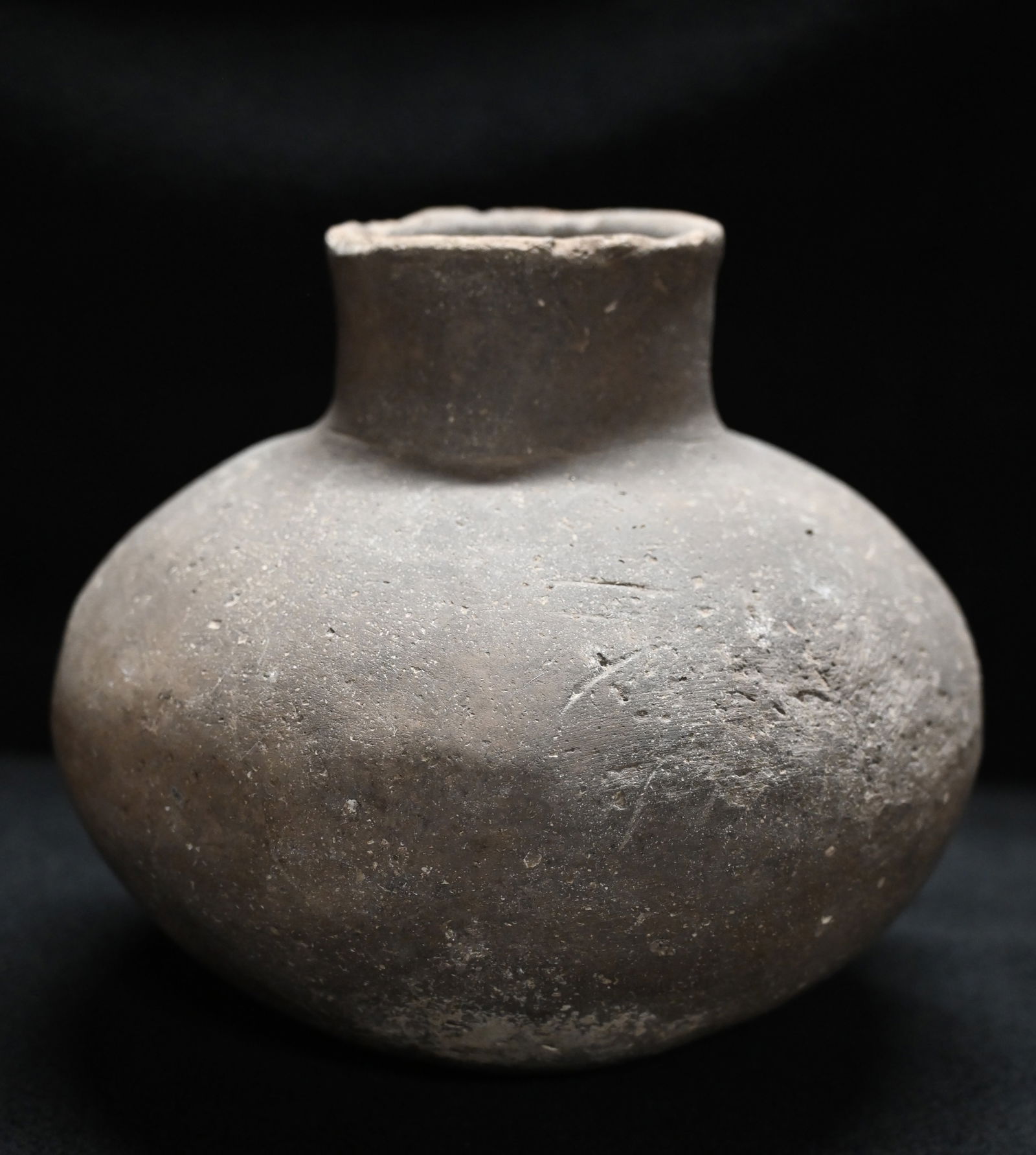 Native American Mississippian Water Bottle Pottery. (1 of 8)