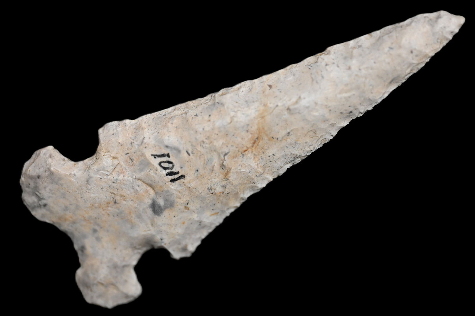 3 3/8" Graham Cave Arrowhead Found in Boone Co. Missouri Ex: George Wolf Collection.: 3 3/8" Graham Cave Arrowhead Found in Boone Co. Missouri Ex: George Wolf Collection.