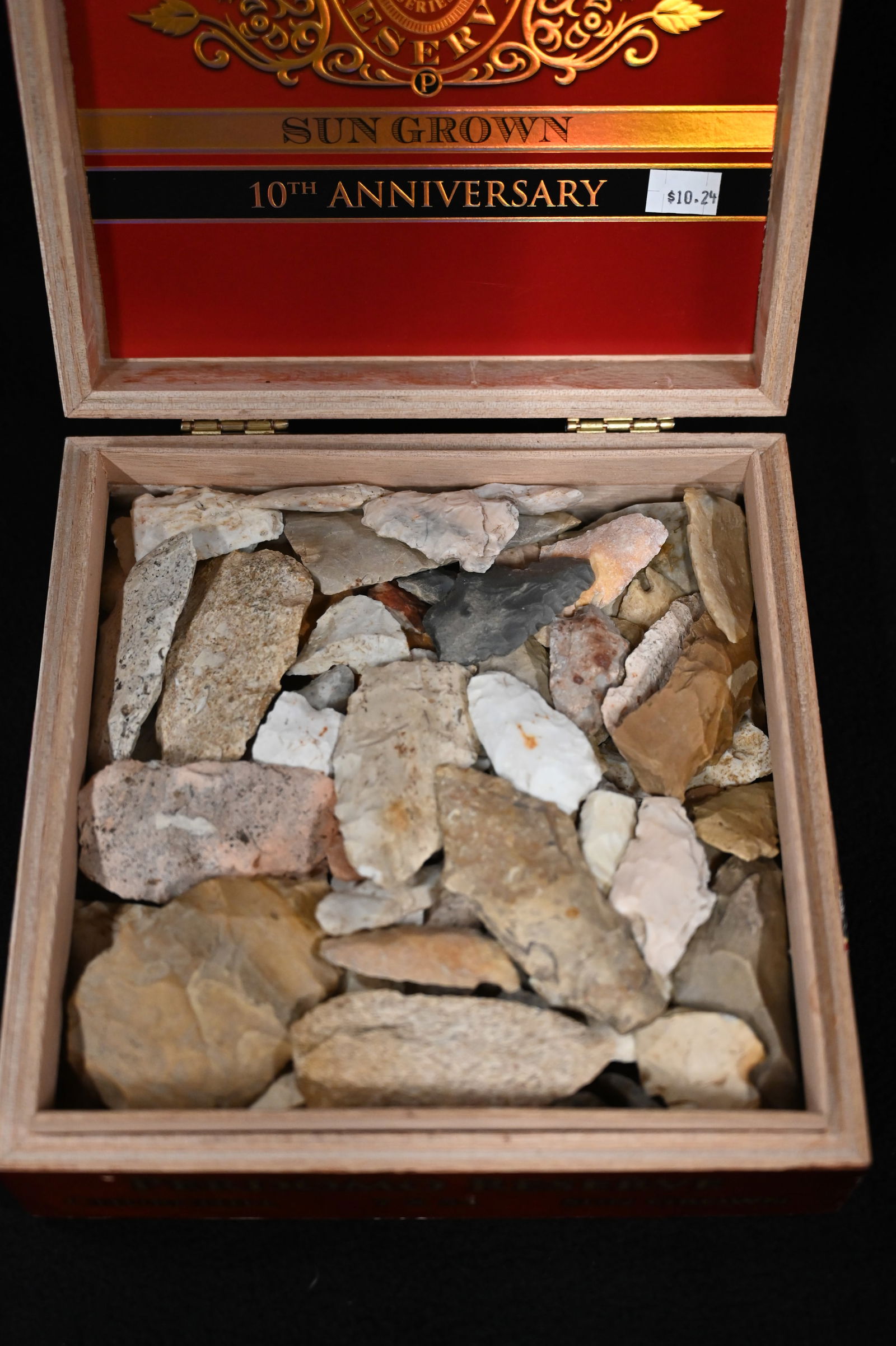 Cigar Box Full of Damaged Arrowheads Found in St. Louis Co. Missouri.  Cigar Box measures approx. 8" (1 of 4)