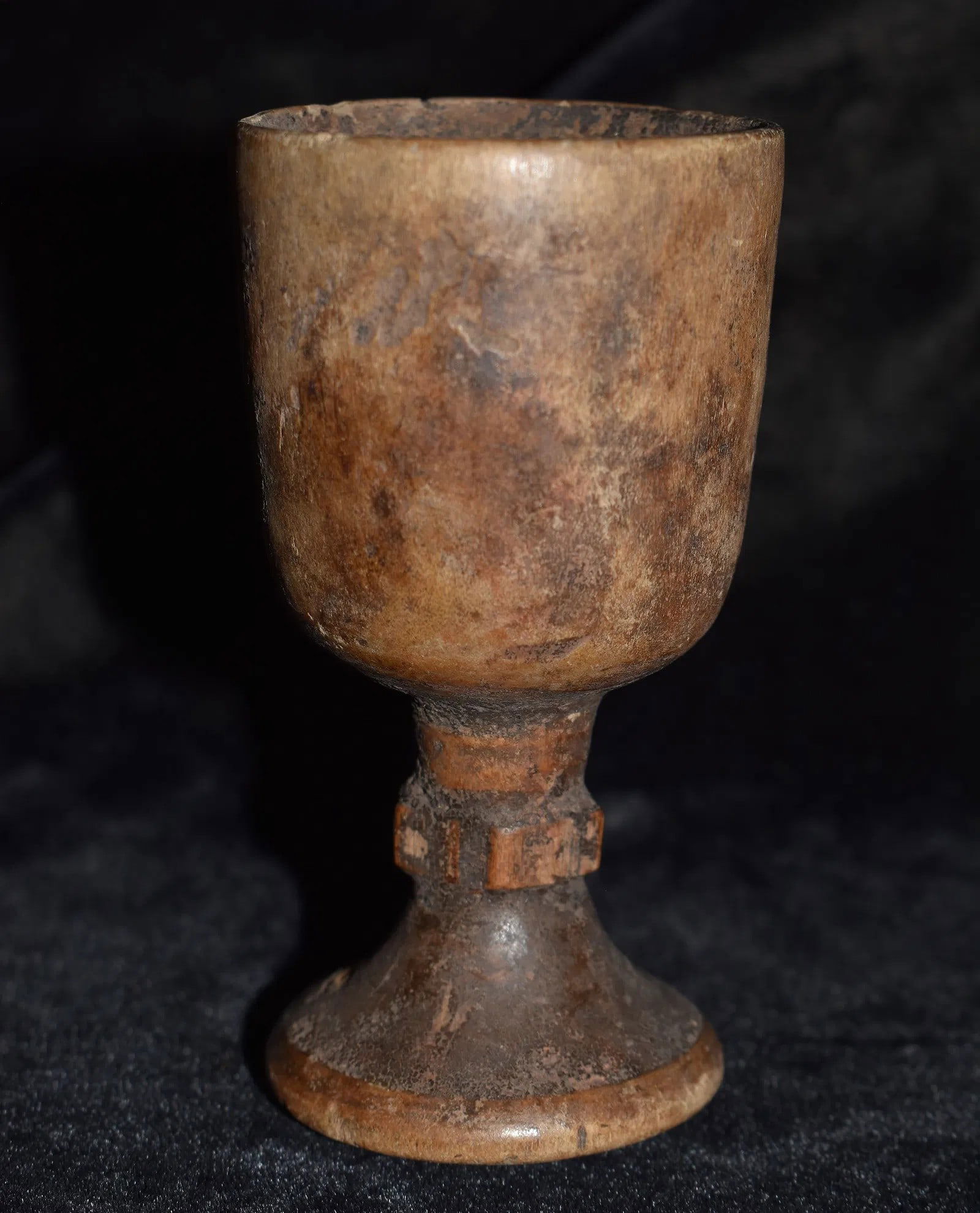 3 1/2" Spanish Colonial 16th-17th Century Inca Kero Wine Cup or Glass: 3 1/2" Spanish Colonial 16th-17th Century Inca Kero Wine Cup or Glass. Heavy hand polish to the surface with very good patination. A Spanish influenced design made by the Inca during early occupation