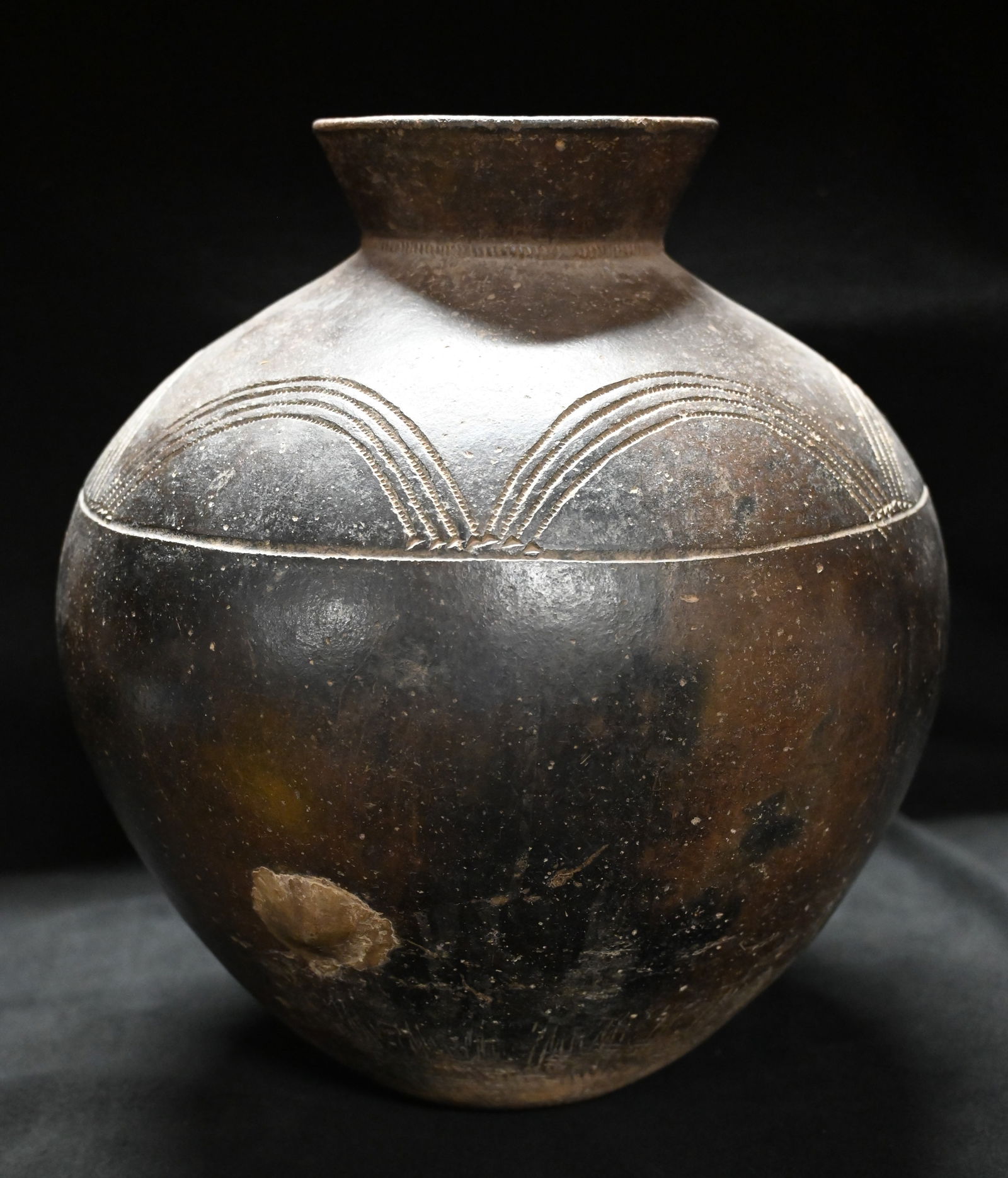 16" Traditional Lobi Water Vessel from West Africa. (1 of 11)