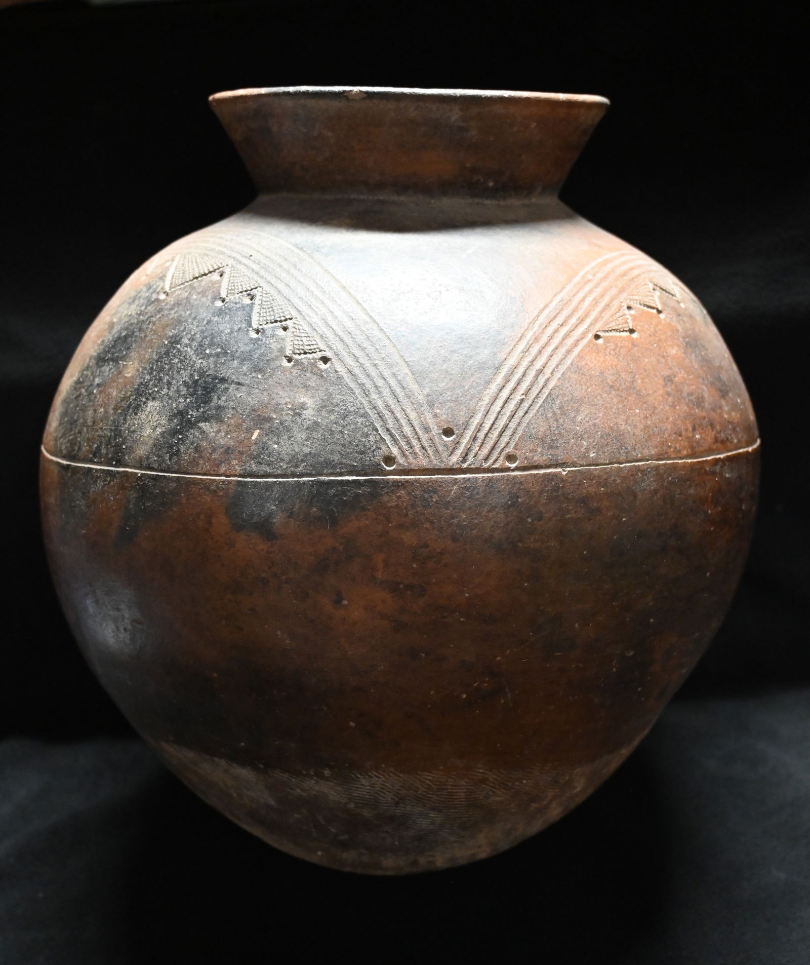 19" Traditional Lobi Water Vessel from West Africa. (1 of 11)