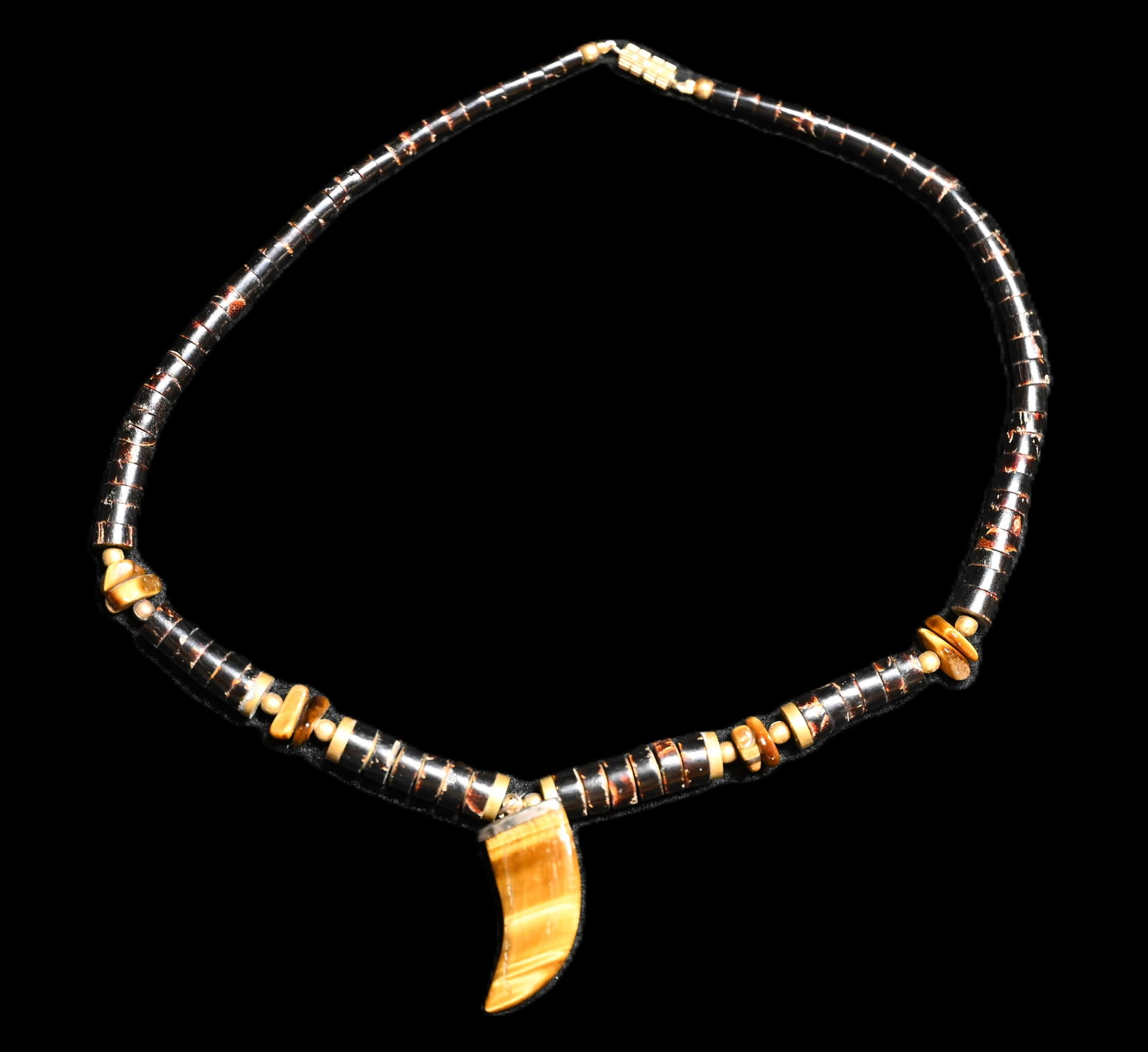 Bear Claw Tiger Eye Necklace.: Bear Claw Tiger Eye Necklace.