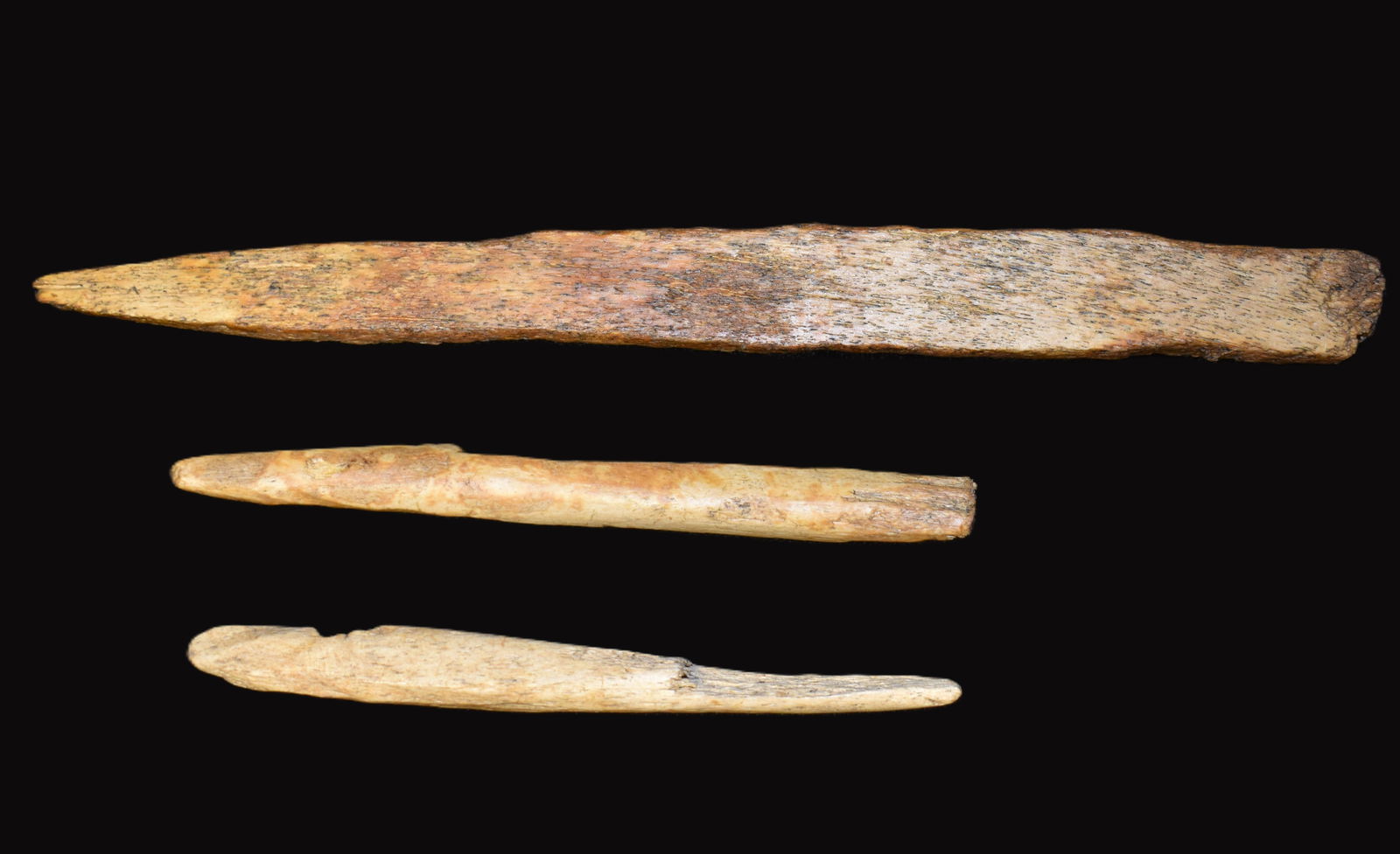 3 Old Primitive Bone or Antler Eskimo Harpoon Heads 4 3/8" to 7 3/4" long: 3 Old Primitive Bone Eskimo Harpoon Heads 4 3/8" to 7 3/4" long. From the late Phil Potter Collection. Likely used for hunting seal and fish. Phil had a note with them that said they were found in Ala