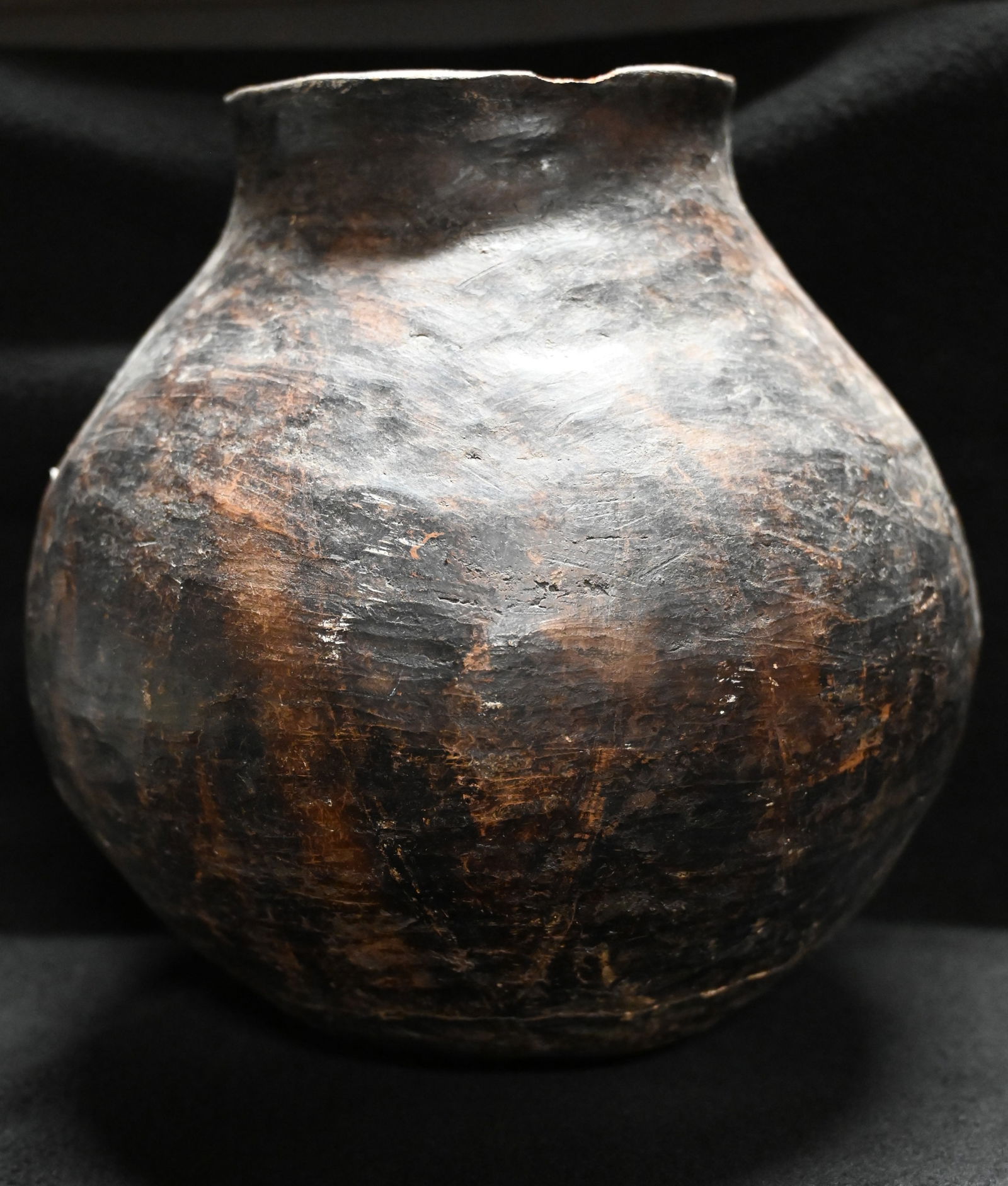 11" Prehistoric Native American Pottery Jar. (1 of 8)