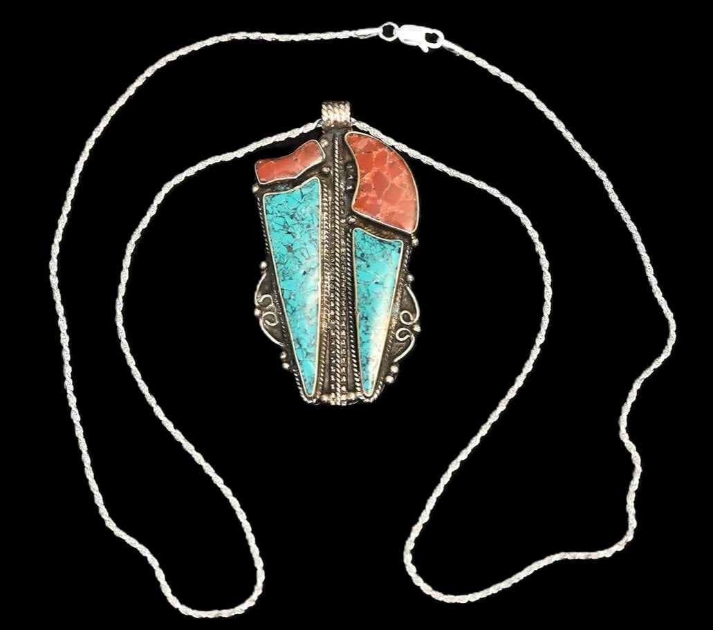 Turquoise & Red Coral Pendant Necklace.: Turquoise & Red Coral Pendant Necklace.