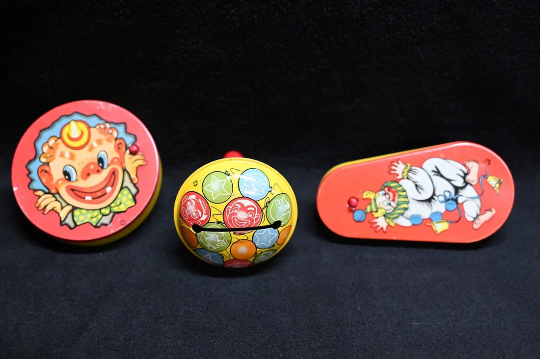 3 Tin Vintage Noise Maker Toys in really good condition.: 3 Tin Vintage Noise Maker Toys in really good condition.