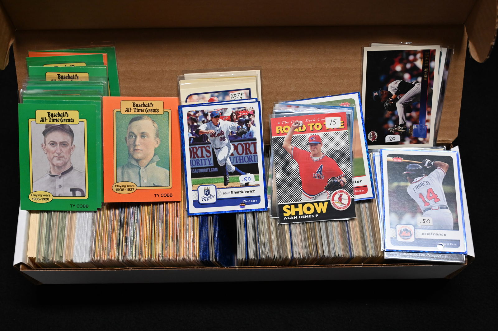 Mixed Group of Approx. 800 Baseball Cards 80's, 90's, 2000's. (1 of 3)