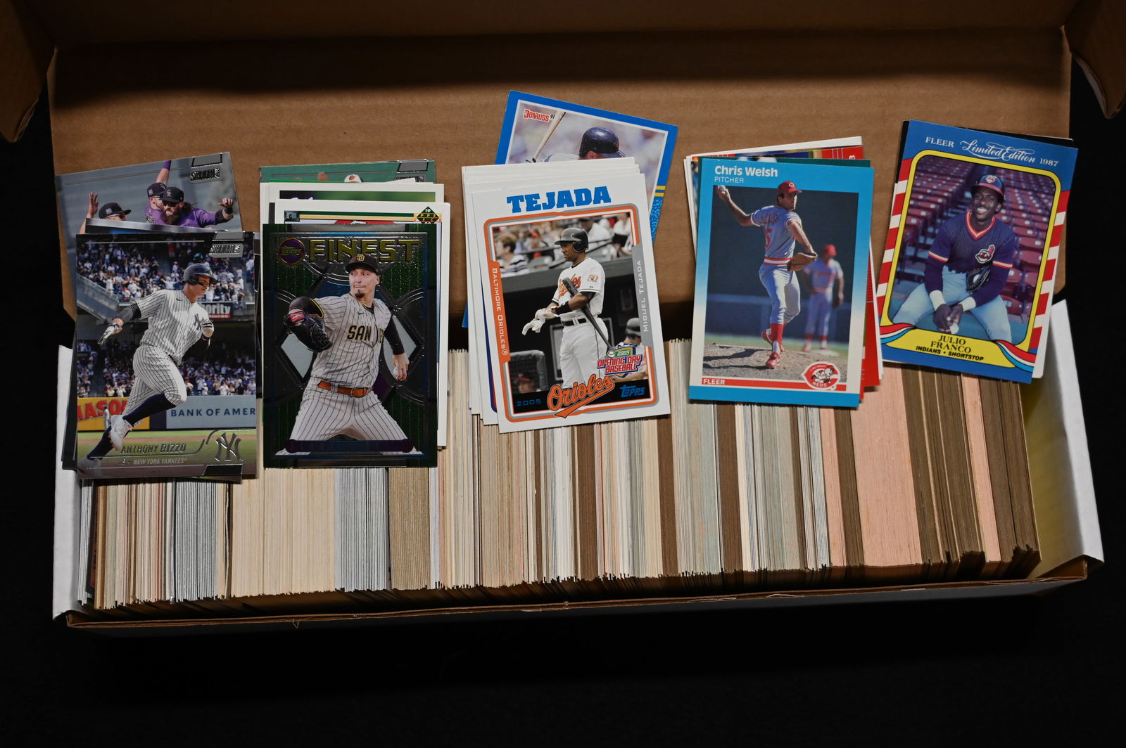 Mixed Group of Approx. 800 Baseball Cards 80's, 90's, 2000's. (1 of 3)