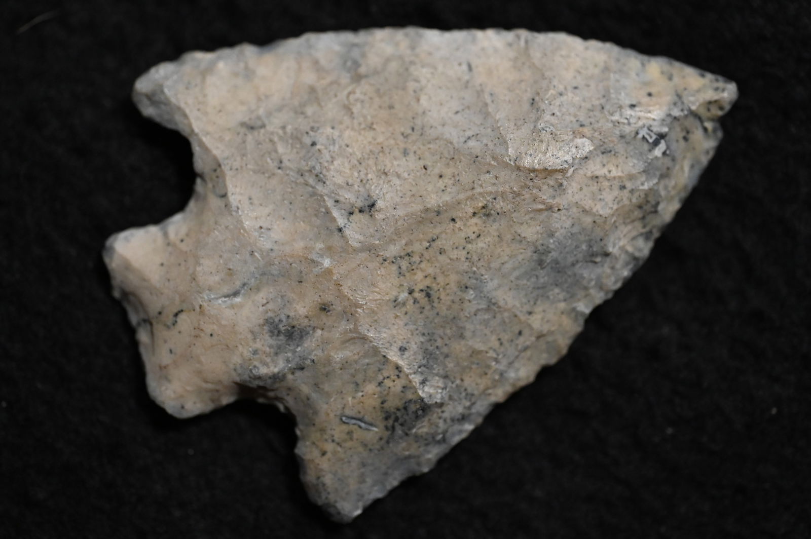 2 11/16" Wade Arrowhead found in Tennessee/Kentucky area. Ex: Walt McIntyre Collection. (1 of 5)