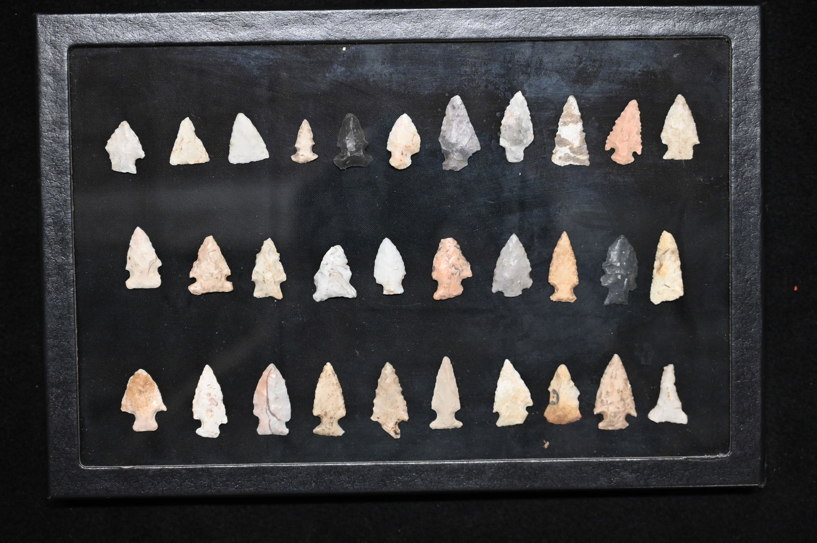 Frame of 31 Bird Points Found in Anderson Co. Kentucky Ex: Raymond Peak Collection. 1 1/4" Longest (1 of 6)
