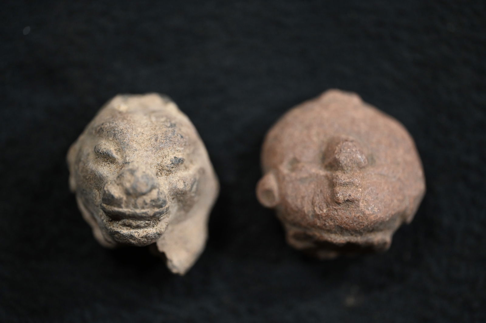 2 Ancient Pre-Columbian Pottery Head Figures.: 2 Ancient Pre-Columbian Pottery Head Figures.