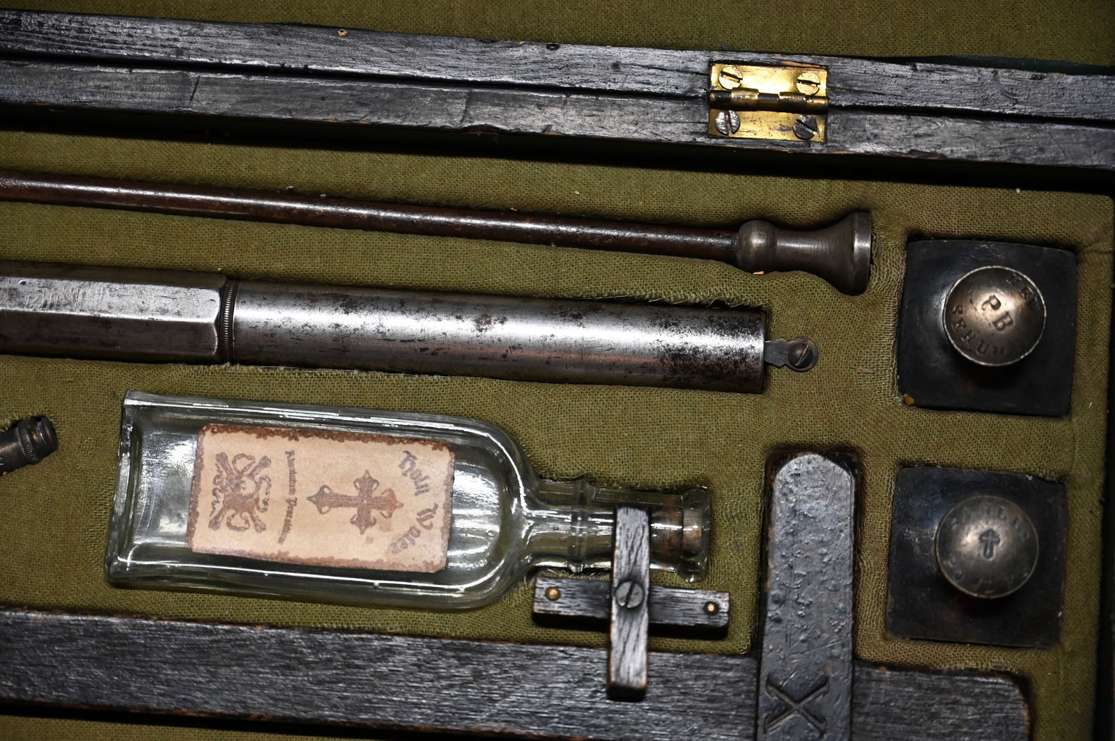 Professor Bloomberg's Vampire Killing Kit. - 4