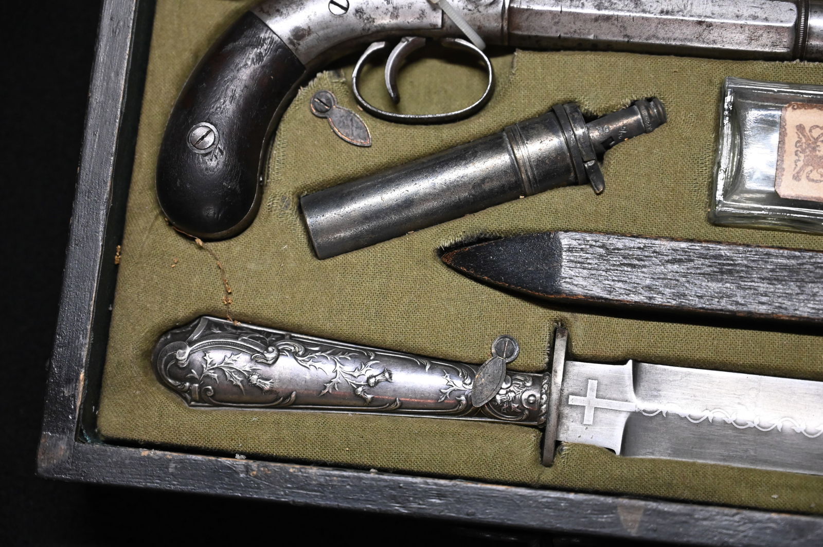 Professor Bloomberg's Vampire Killing Kit. - 6