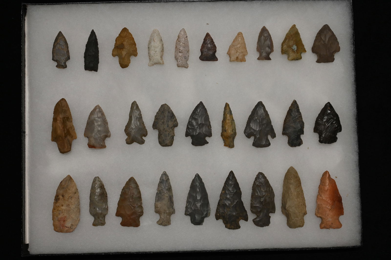 Frame of 28 Arrowheads Found in Anderson Co. Kentucky Ex: Raymond Peak Collection. 2 7/8" Longest (1 of 7)
