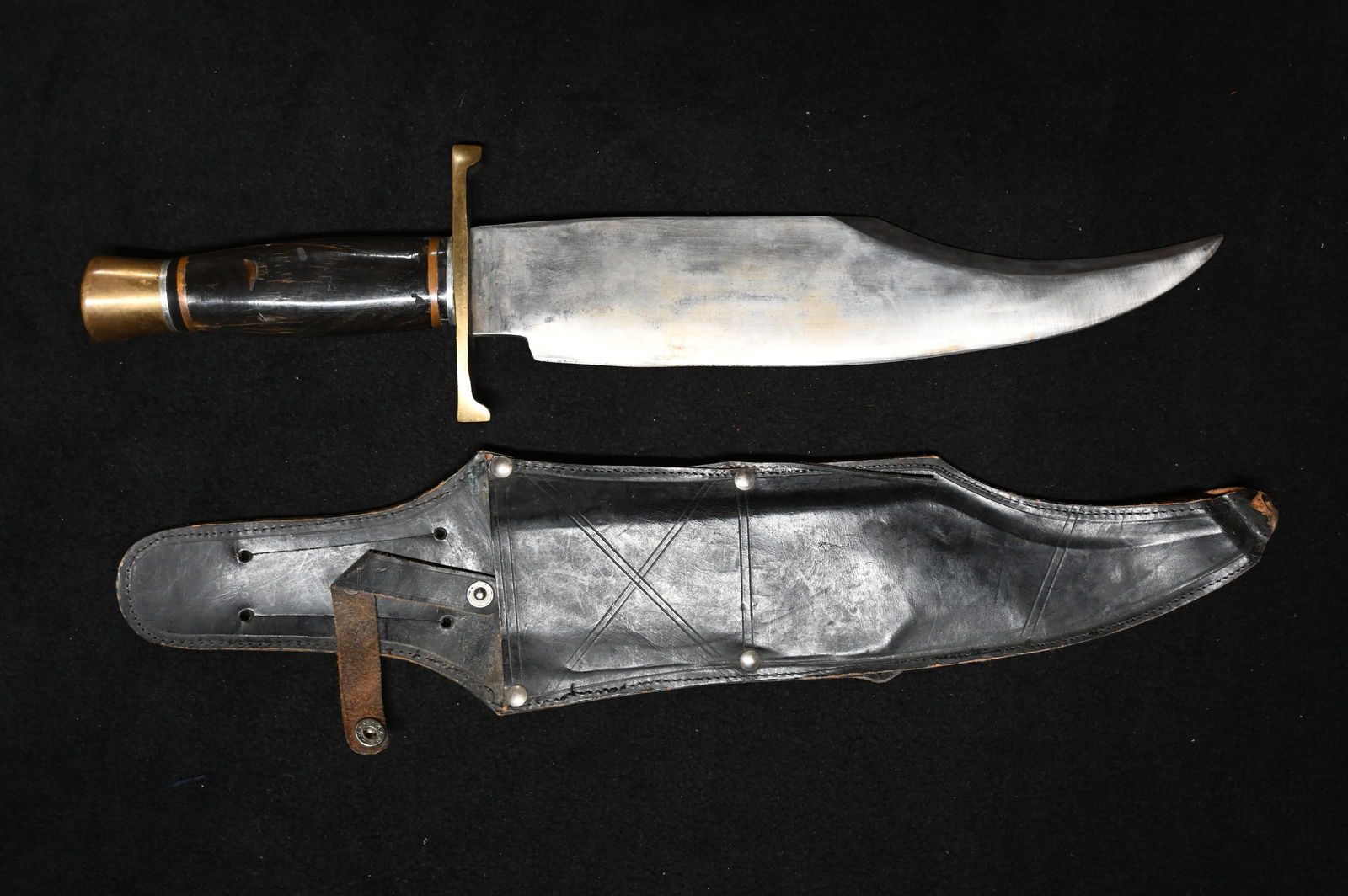 Clip Point Bowie Knife with Leather Sheath. (1 of 7)