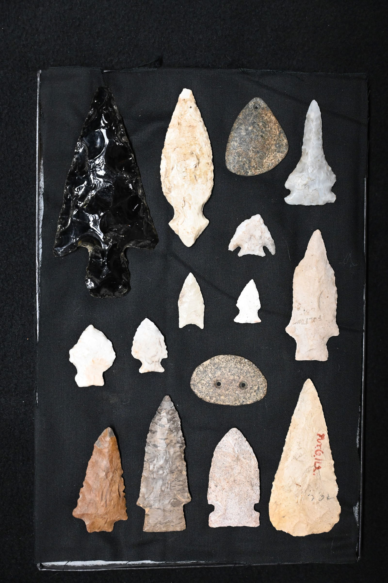 15 Modern & re-chipped Arrowheads 5" longest in a 8" x 12" Frame. (1 of 5)