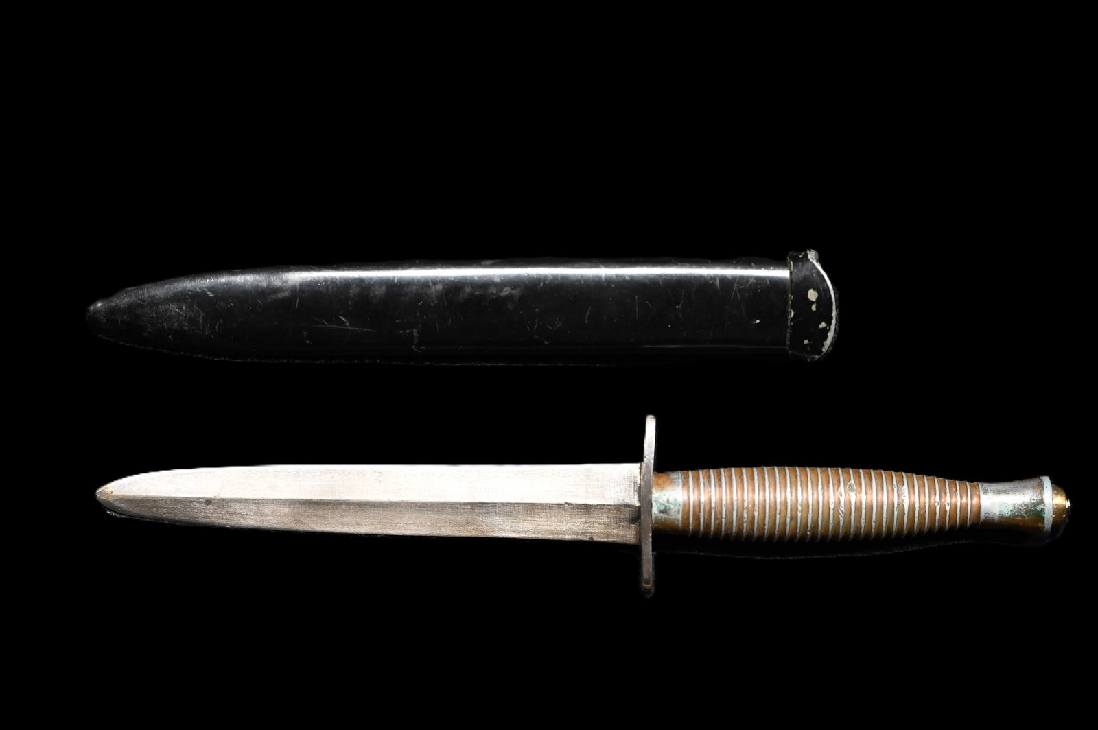 William Rodgers 10 1/2" Dagger 6" blade made in Sheffield England. Comes with a metal sheath.: William Rodgers 10 1/2" Dagger 6" blade made in Sheffield England. Comes with a metal sheath.