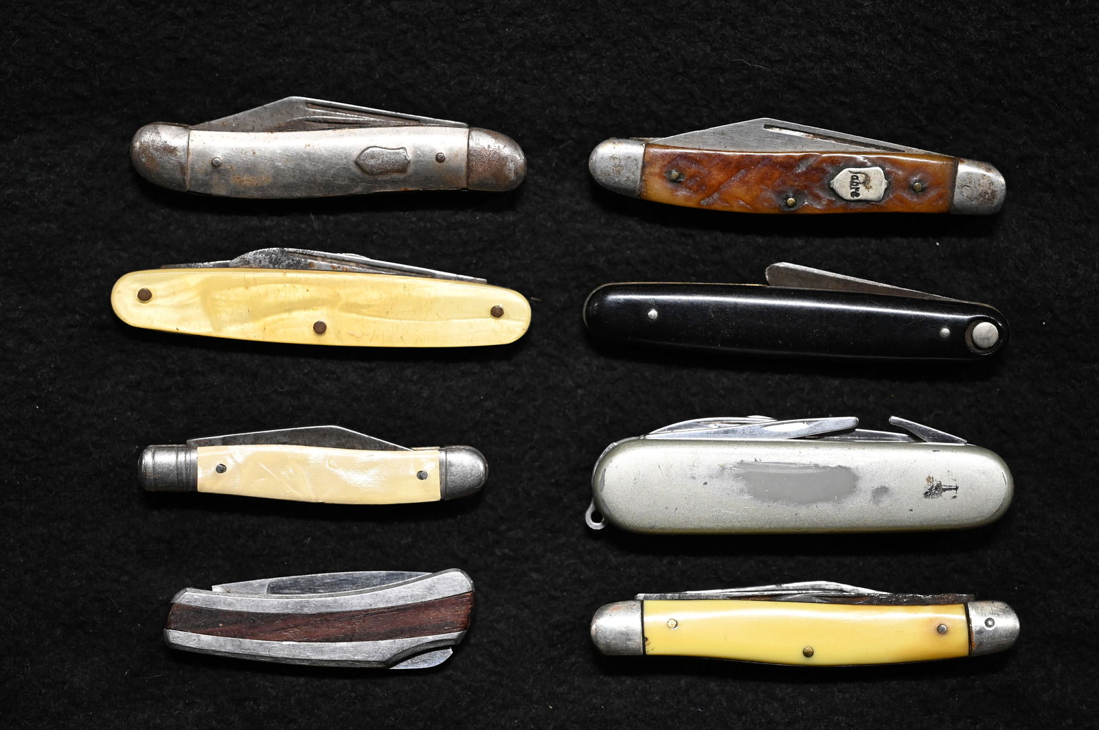 8 Vintage Pocket Knives. (1 of 4)
