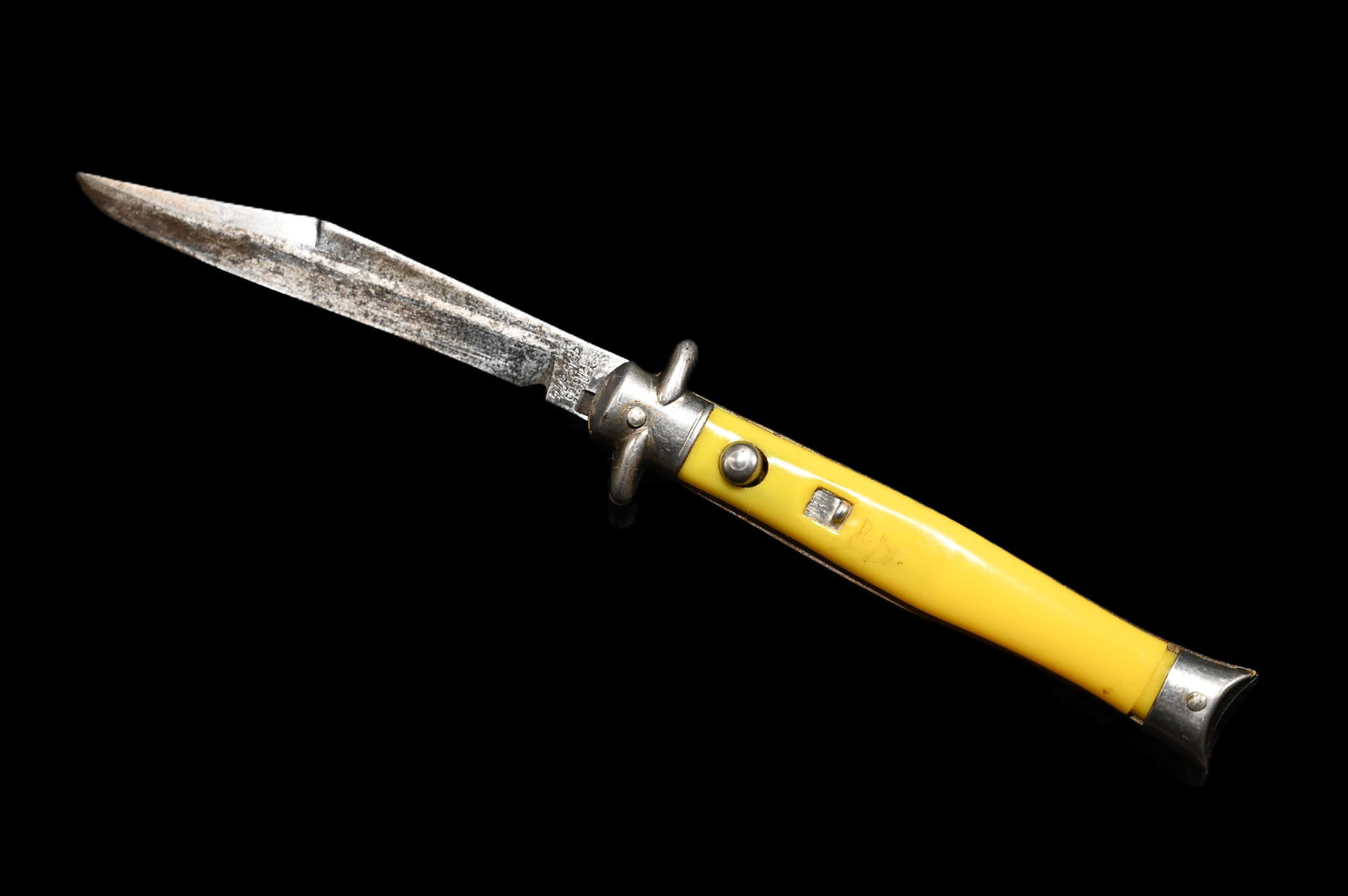 Shur-Snap Colonial Switchblade Knife 3 1/4" blade. Spring is broke. (1 of 8)