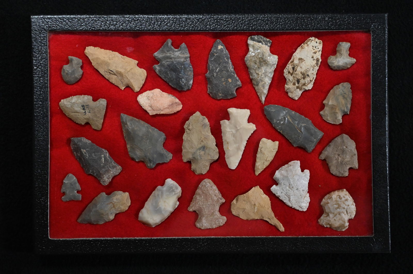 Frame of 24 Arrowheads Found in IL/MO 2 3/8" Longest Ex: Dean Downing Collection.: Frame of 24 Arrowheads Found in IL/MO 2 3/8" Longest Ex: Dean Downing Collection.