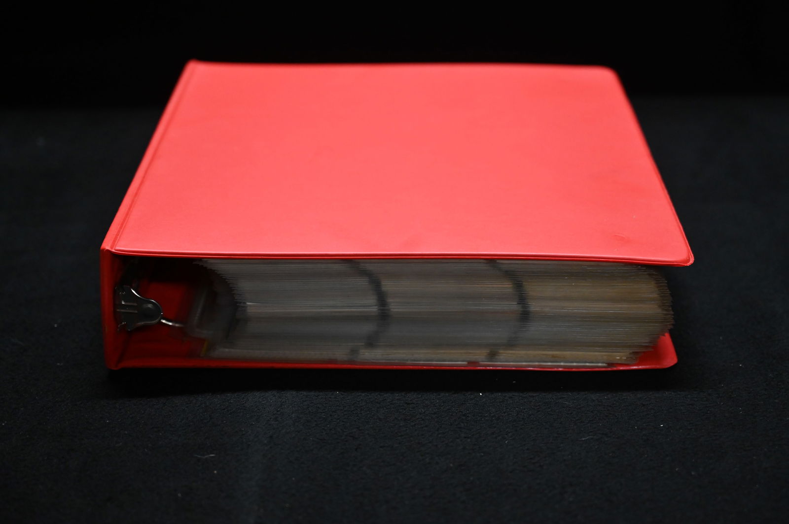 1980's-90's Baseball Card Album with Approx. 52 pages.: 1980's-90's Baseball Card Album with Approx. 52 pages.