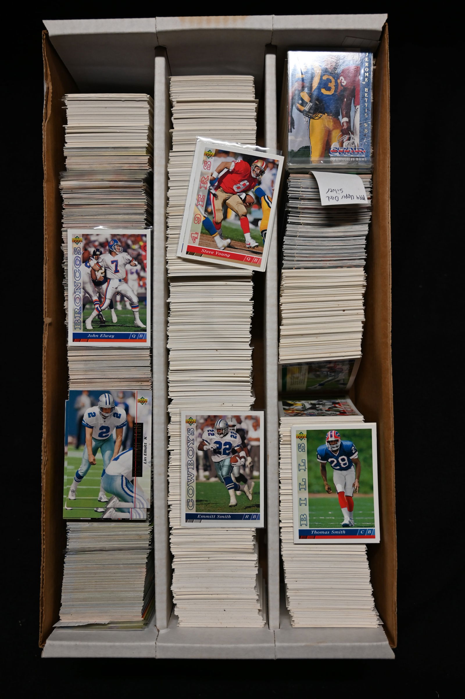 3000 Approx. Football Cards 80's & 90's Mixed group stored in a large collector card box. We did: 3000 Approx. Football Cards 80's & 90's Mixed group stored in a large collector card box. We did not search through these just looked enough to get a description. A majority of the cards are in