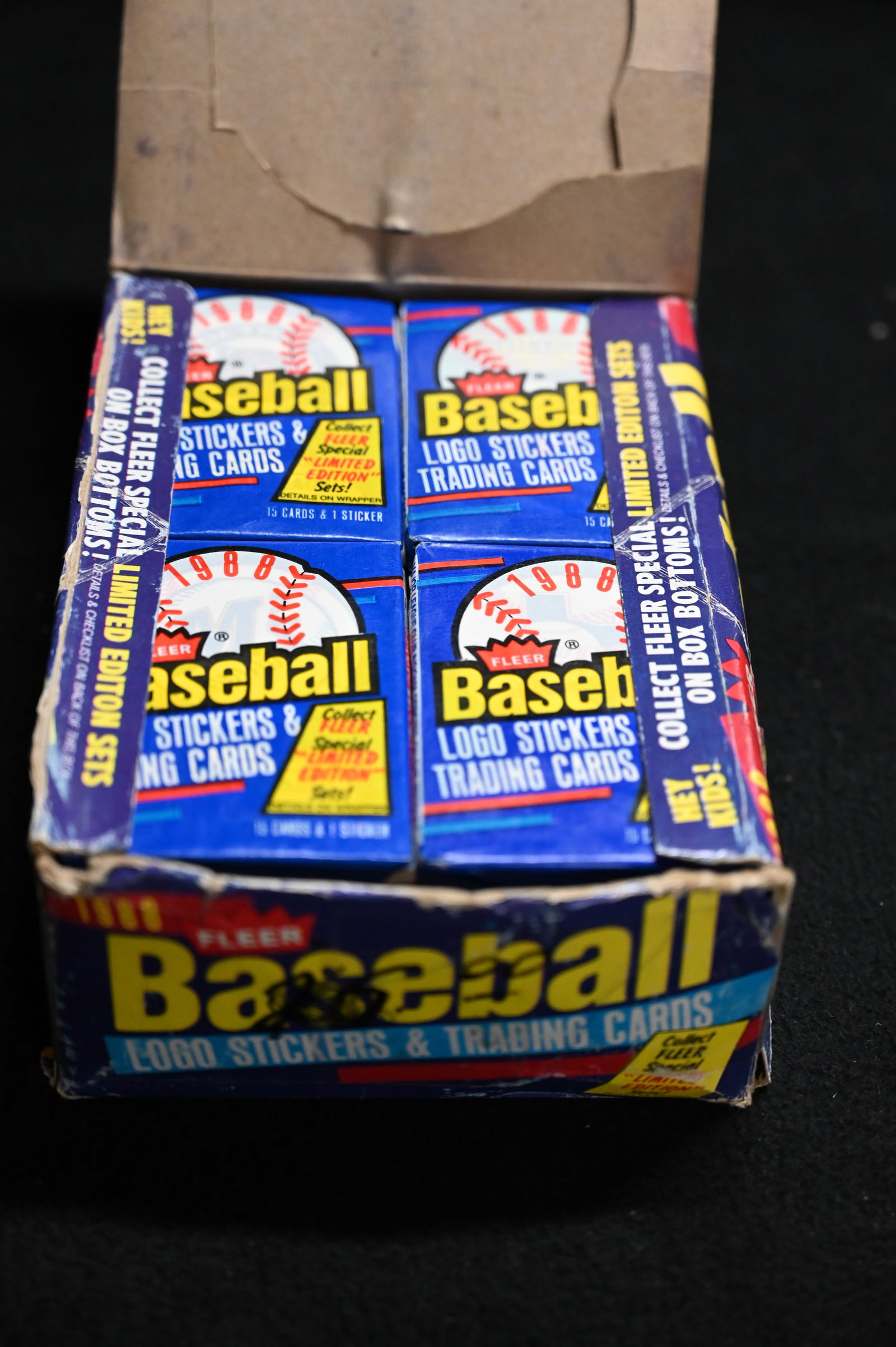 1988 Fleer Baseball Cards Box of 36 unopened packs.: 1988 Fleer Baseball Cards Box of 36 unopened packs.