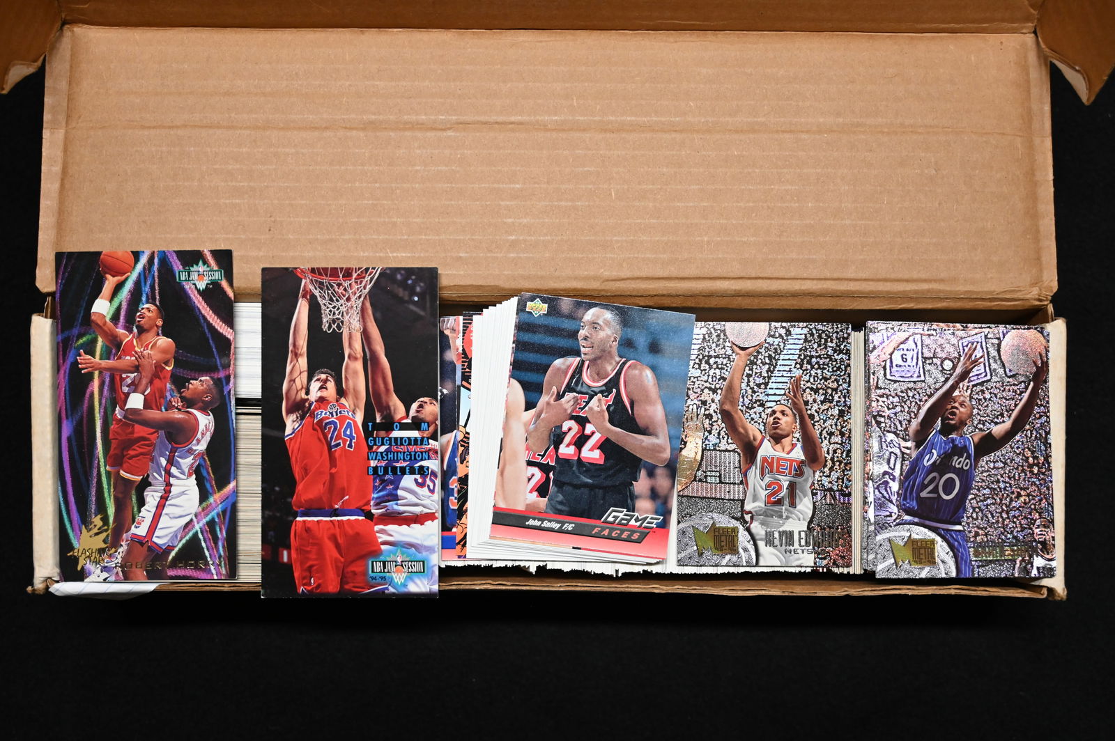 Approx. 800 Basketball Cards Mixed Group 1990's.: Approx. 800 Basketball Cards Mixed Group 1990's.