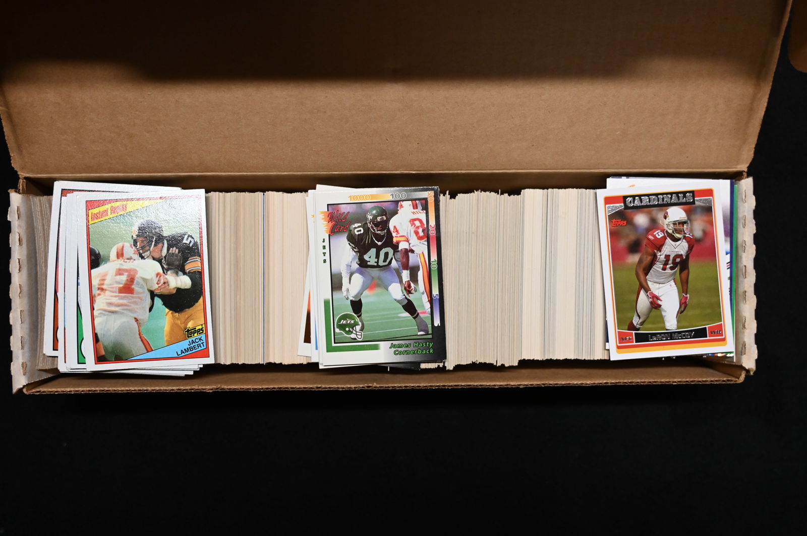 Approx. 800 Football Cards Mixed Group 1980's-1990's.: Approx. 800 Football Cards Mixed Group 1980's-1990's.