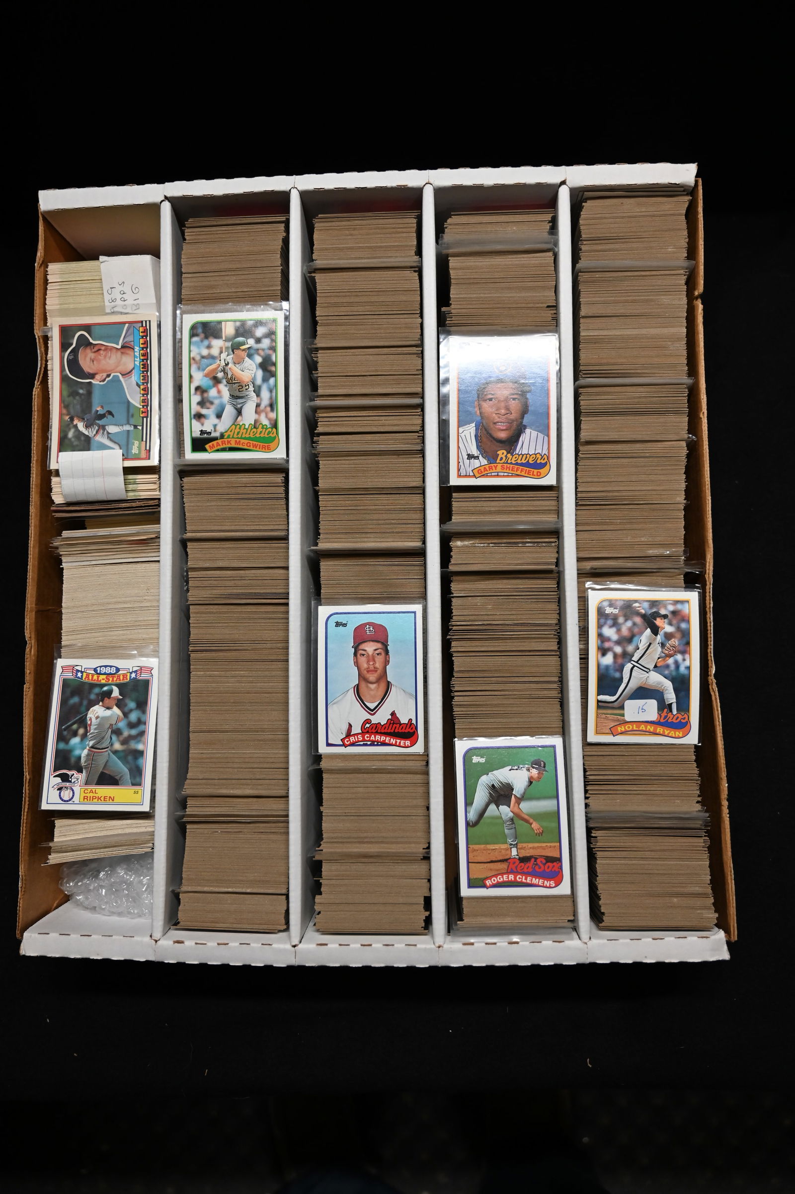 5000 Approx. Baseball Cards 1989 Topps stored in a large collector card box. We did not search (1 of 3)