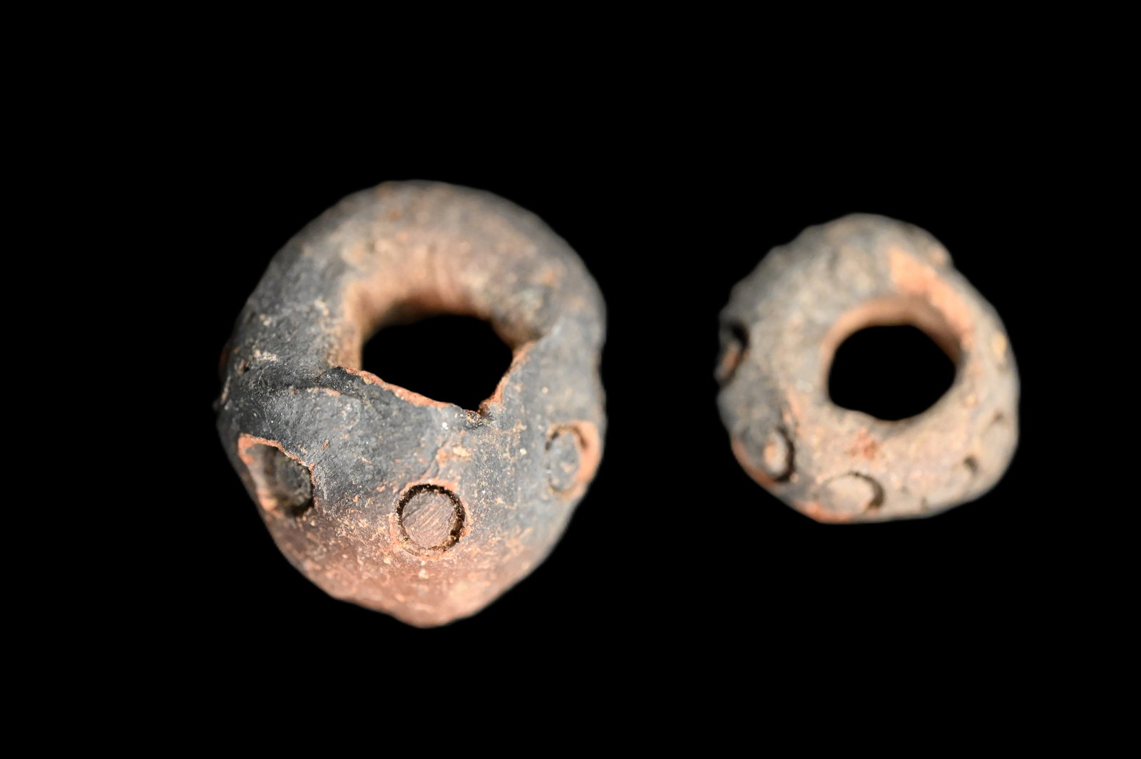 2 Ancient Pre-Columbian Pottery Beads. (1 of 5)