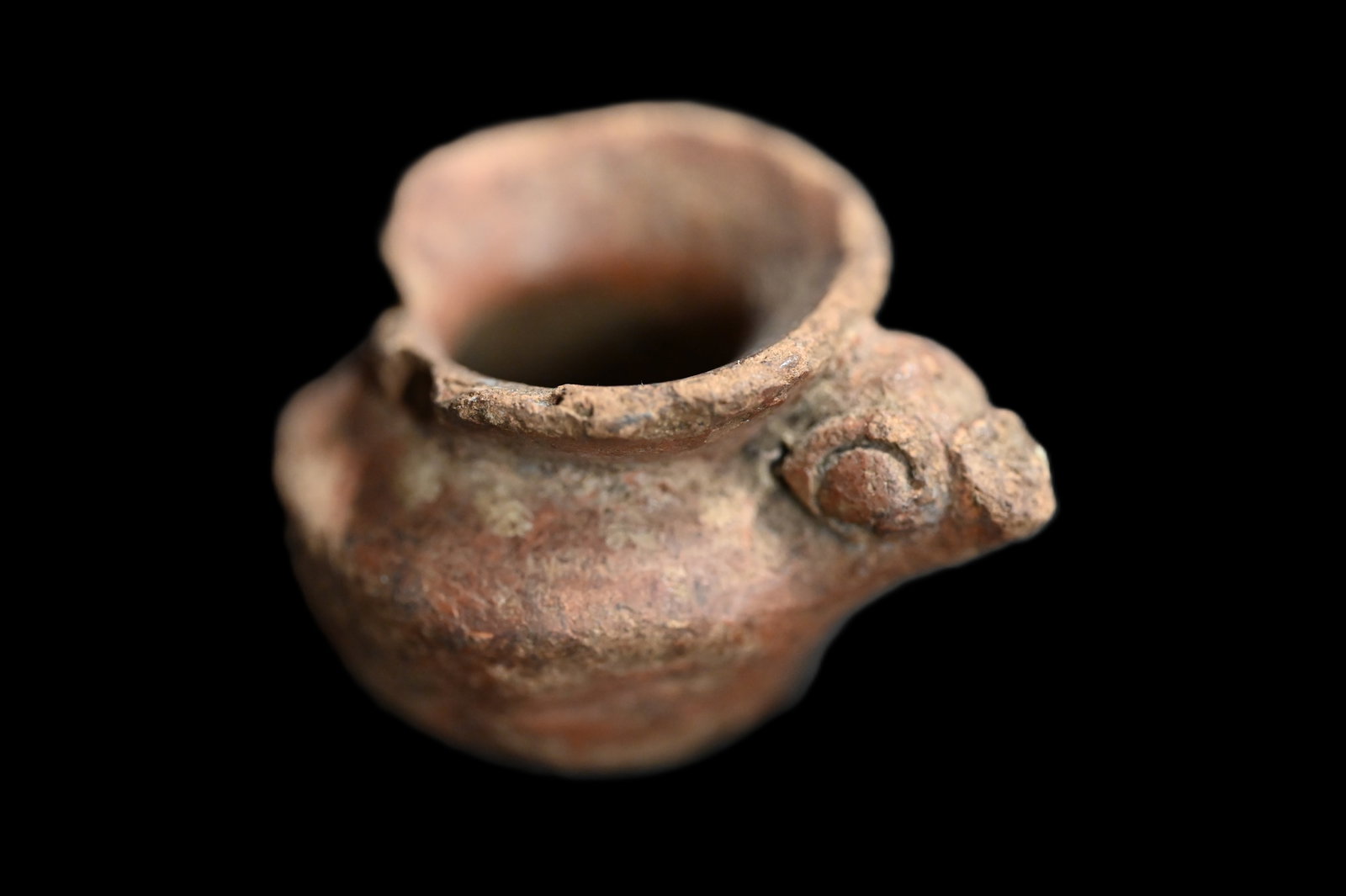 1 1/4" Miniature Maya Bird Effigy Pot. (1 of 6)