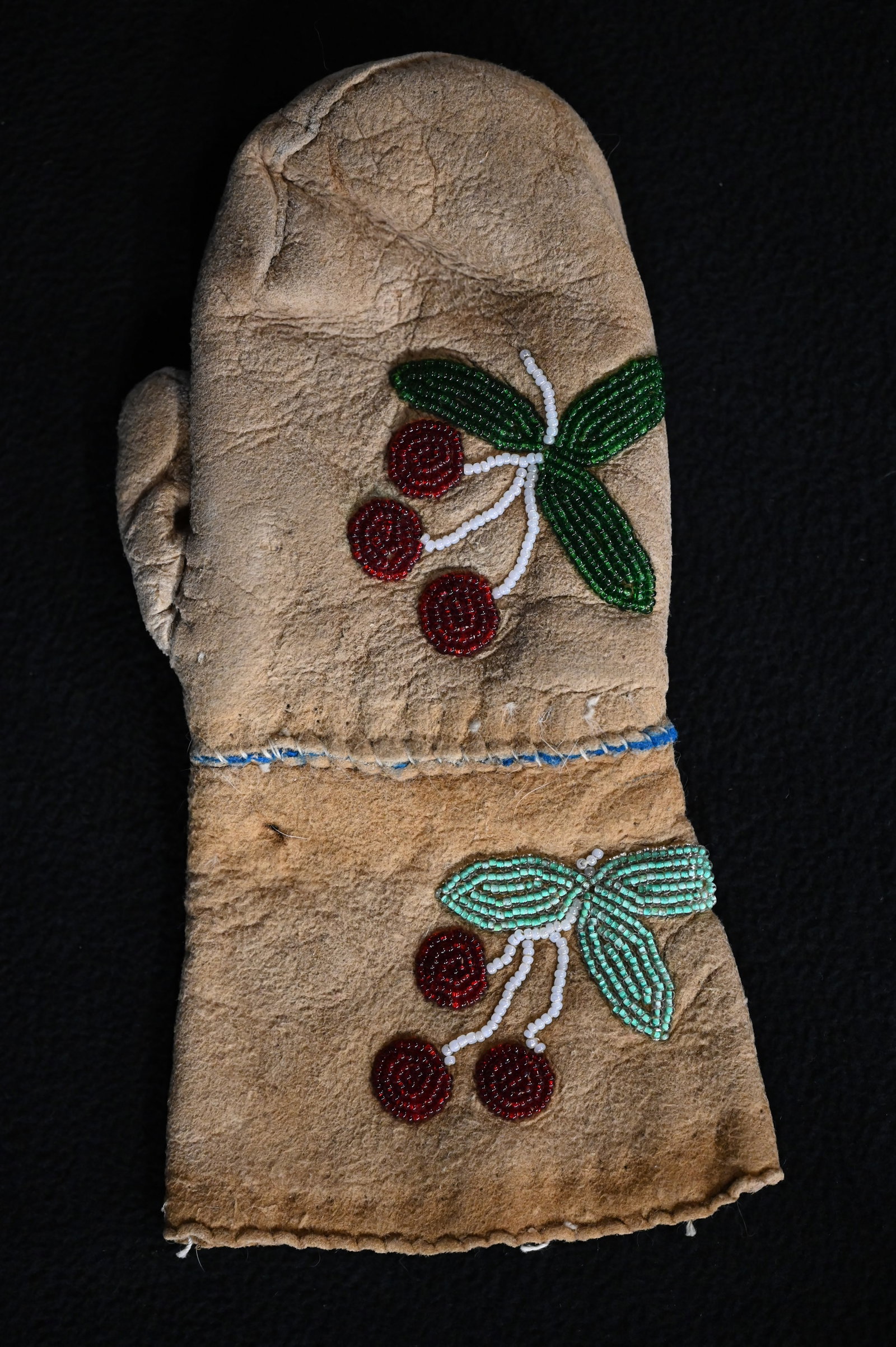 9 1/2" Beaded Leather Mitten. (1 of 5)