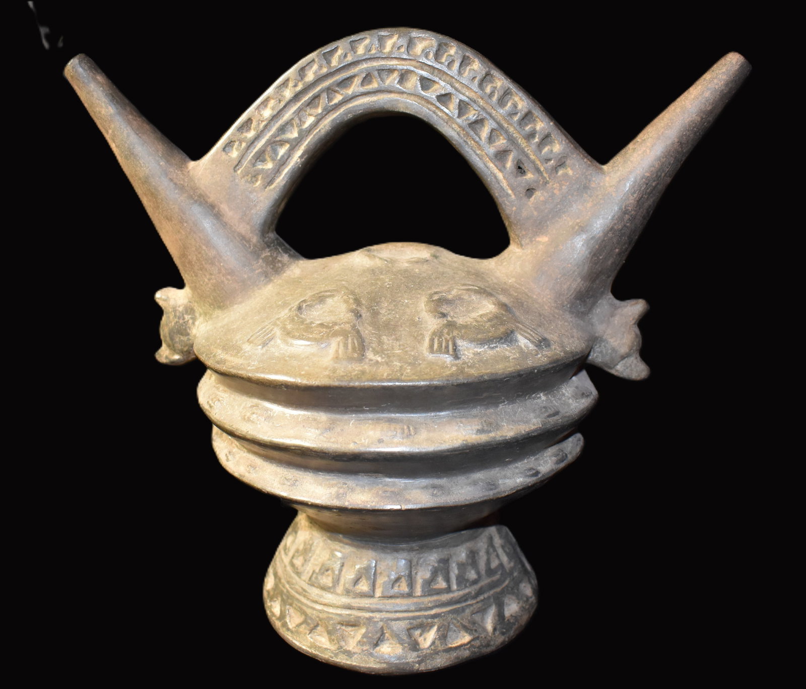 Mid-Century Peruvian Double Spout Bridge Vessel, ex Jim Butler (1 of 10)