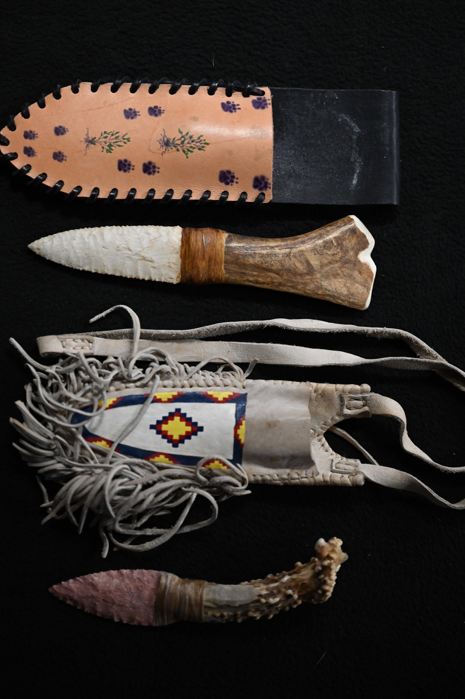 2 Native American Replica Flint Knives in Leather Sheaths. (1 of 10)