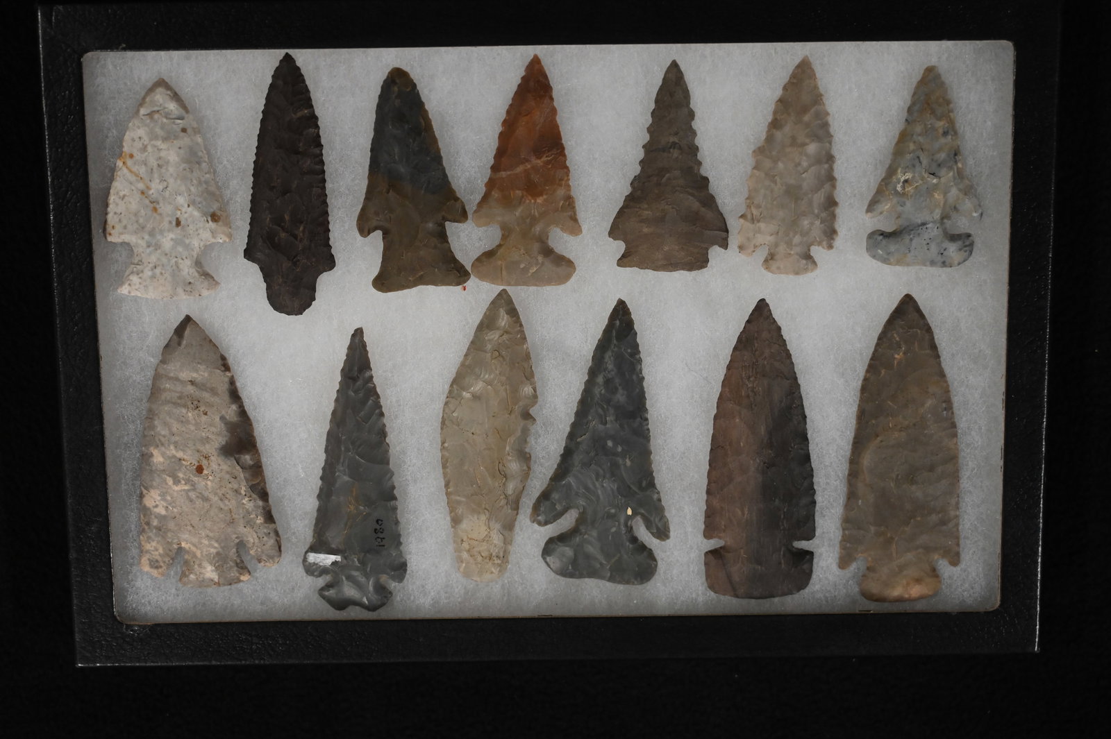 Frame of 13 Modern Arrowheads 4" Longest in a 8" x 12" Frame. Includes Thebes, Lost Lakes,: Frame of 13 Modern Arrowheads 4" Longest in a 8" x 12" Frame. Includes Thebes, Lost Lakes, Dovetails, and more.