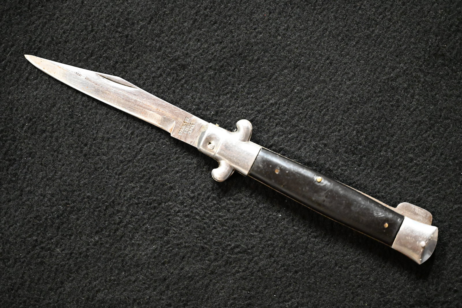 Stainless Steel Japan Switchblade Look-a-like Folding Pocket Knife 3 11/16" blade.: Stainless Steel Japan Switchblade Look-a-like Folding Pocket Knife 3 11/16" blade.