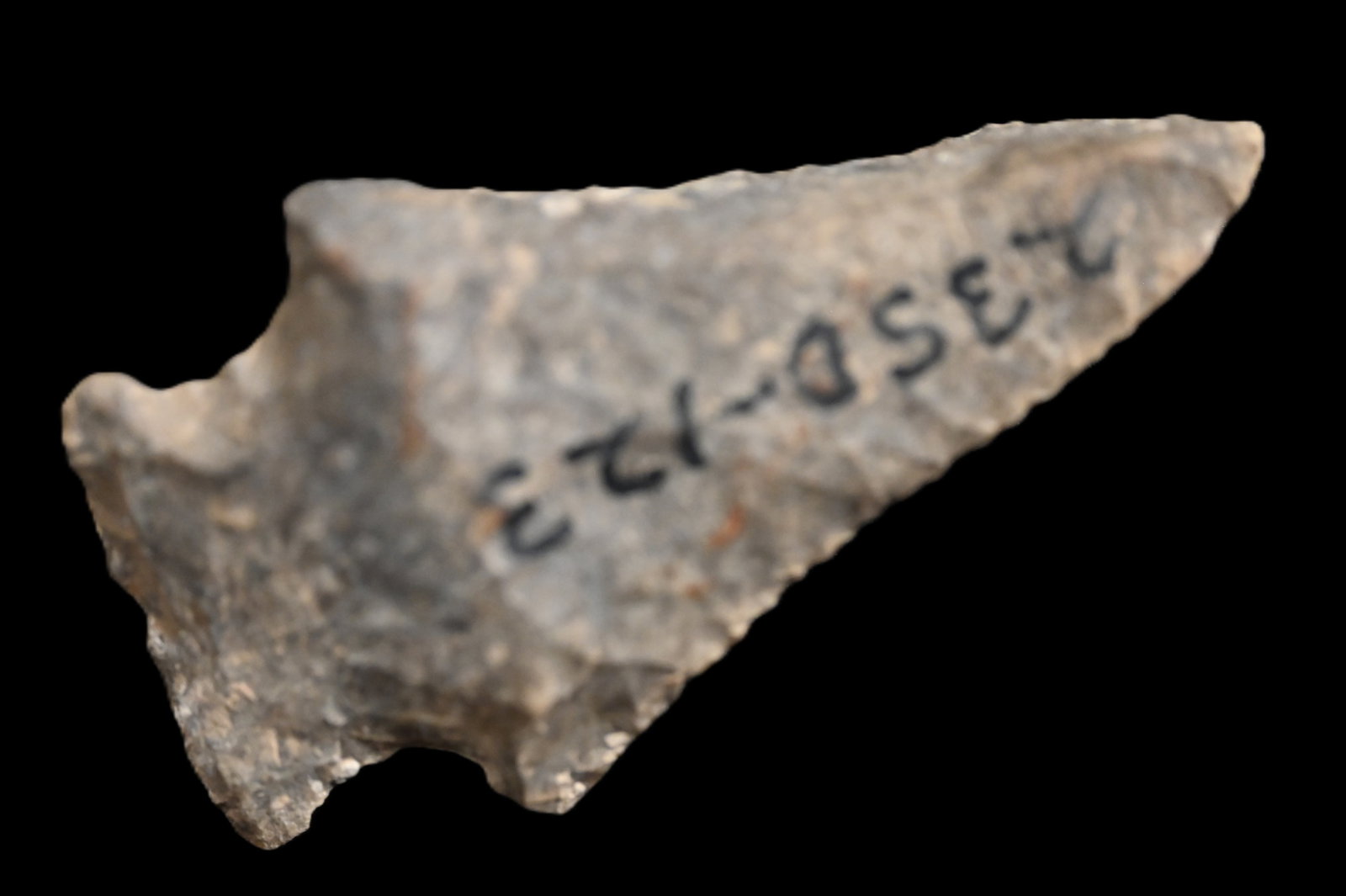 2 5/16" Kay Blade Arrowhead Found in Illinois Ex: Dean Downing Collection. (1 of 5)