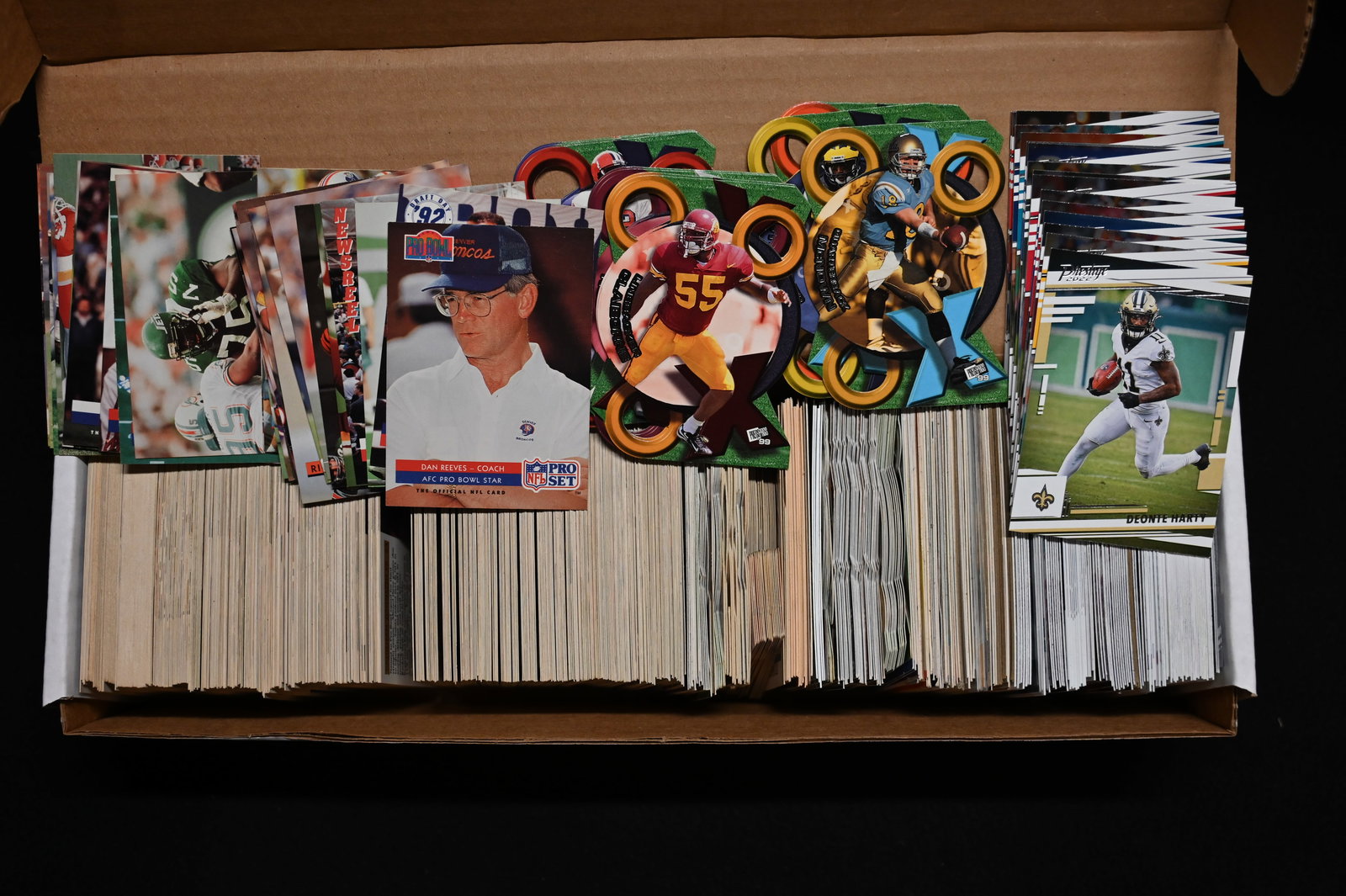 Mixed Group of Approx. 800 Sports Cards 80's, 90's, 2000's.: Mixed Group of Approx. 800 Sports Cards 80's, 90's, 2000's. Mainly Football but could include Baseball or Basketball also.
