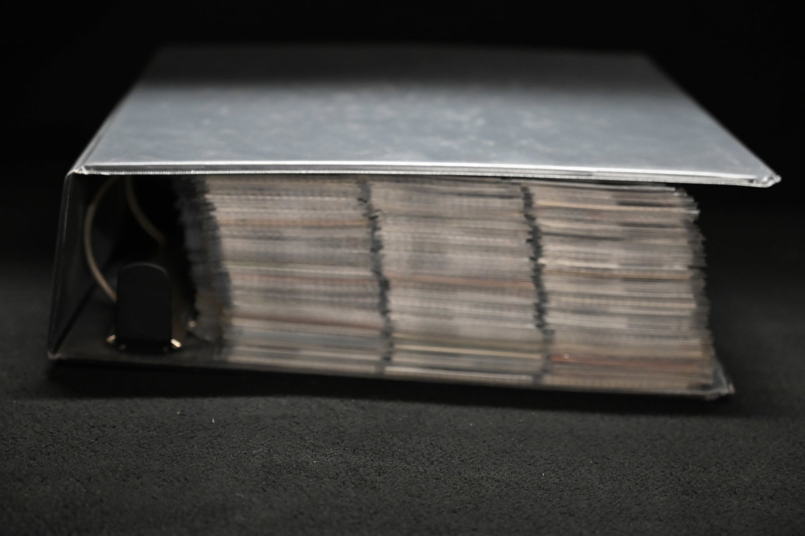 Baseball Card Album 2016 with Approx. 80 pages.: Baseball Card Album 2016 with Approx. 80 pages. Cards are in great condition. Does include some older cards mixed in.