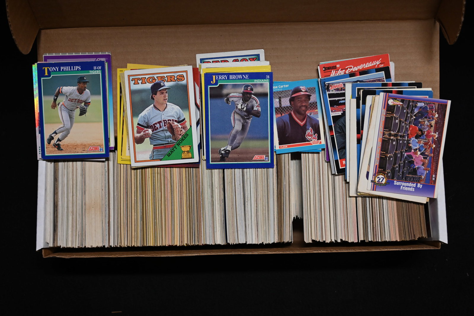 Mixed Group of Approx. 800 Sports Cards 80's, 90's, 2000's. (1 of 4)